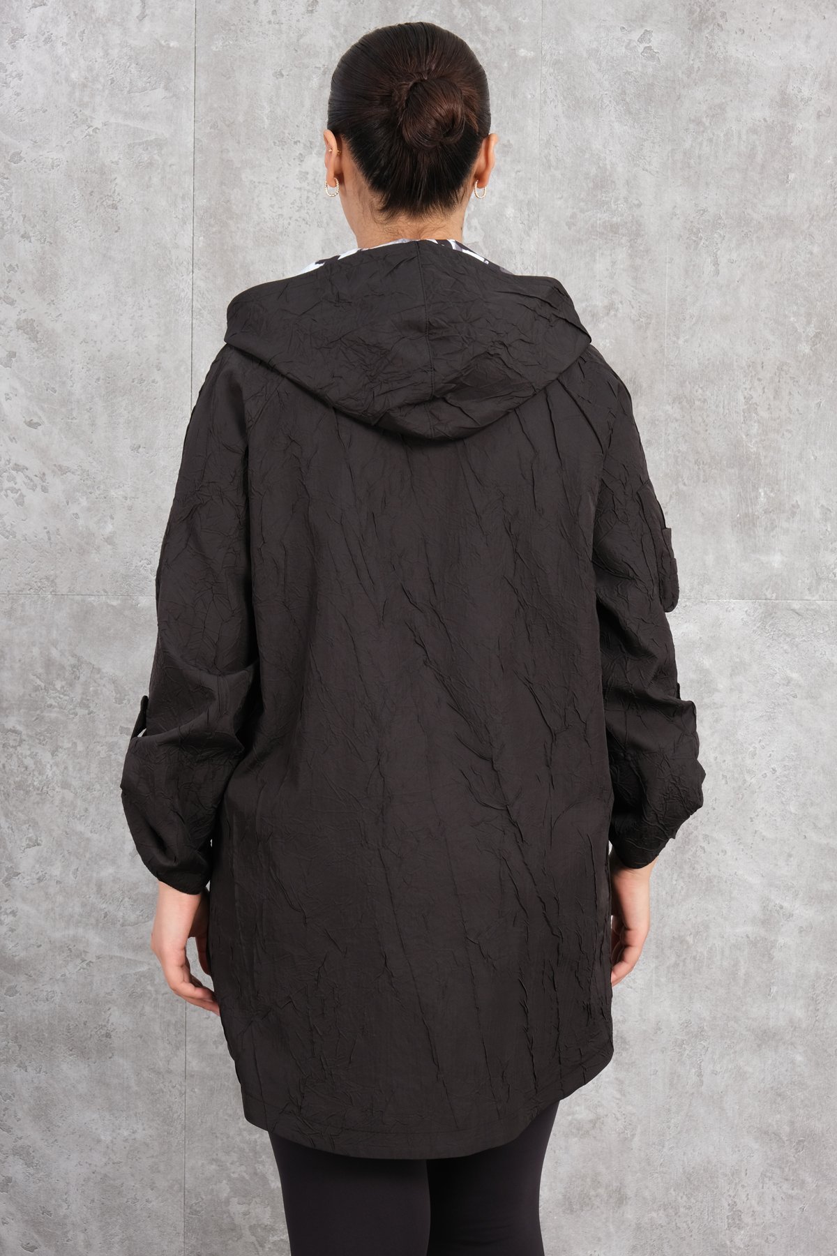 معطف ترنش مقاس كبير-الأسود