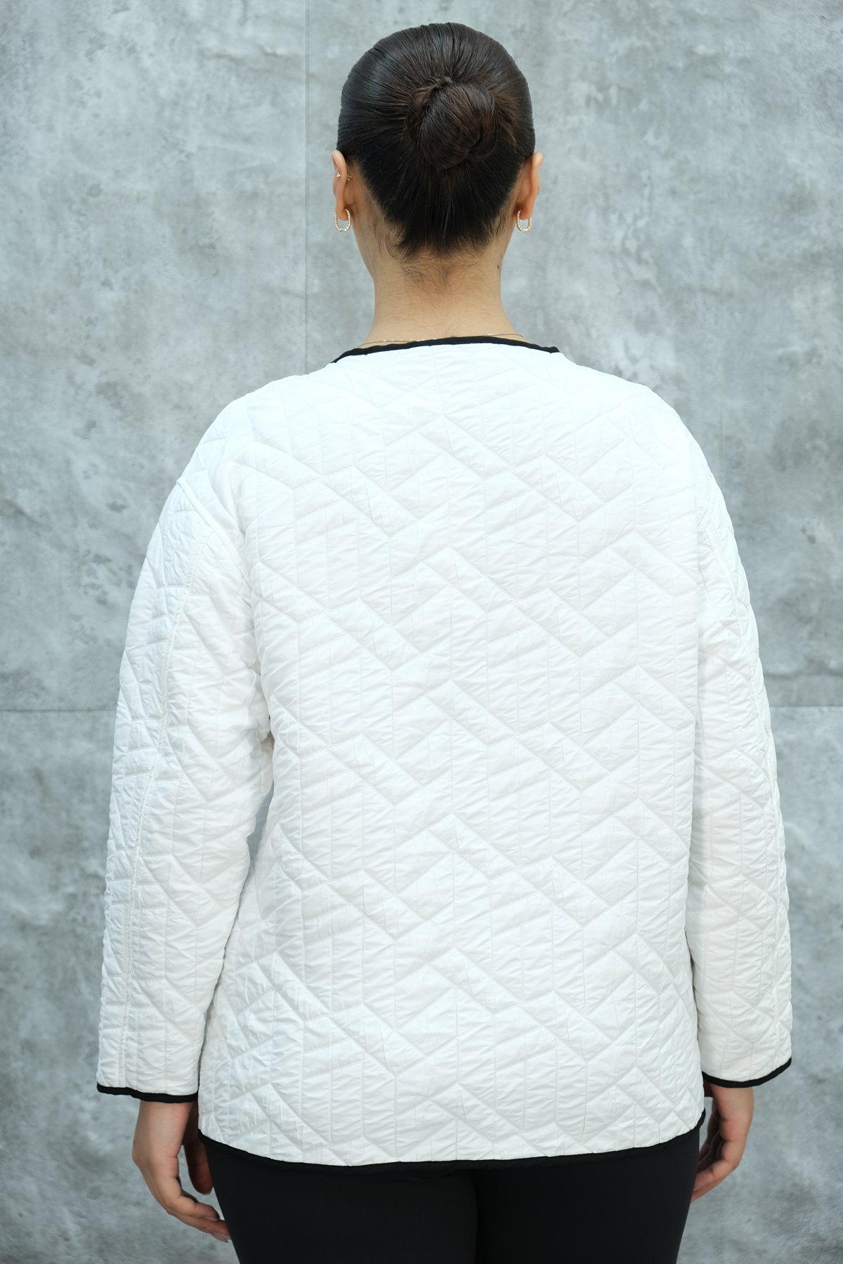 جاكيت رياضي قصير مقاس كبير-الأبيض