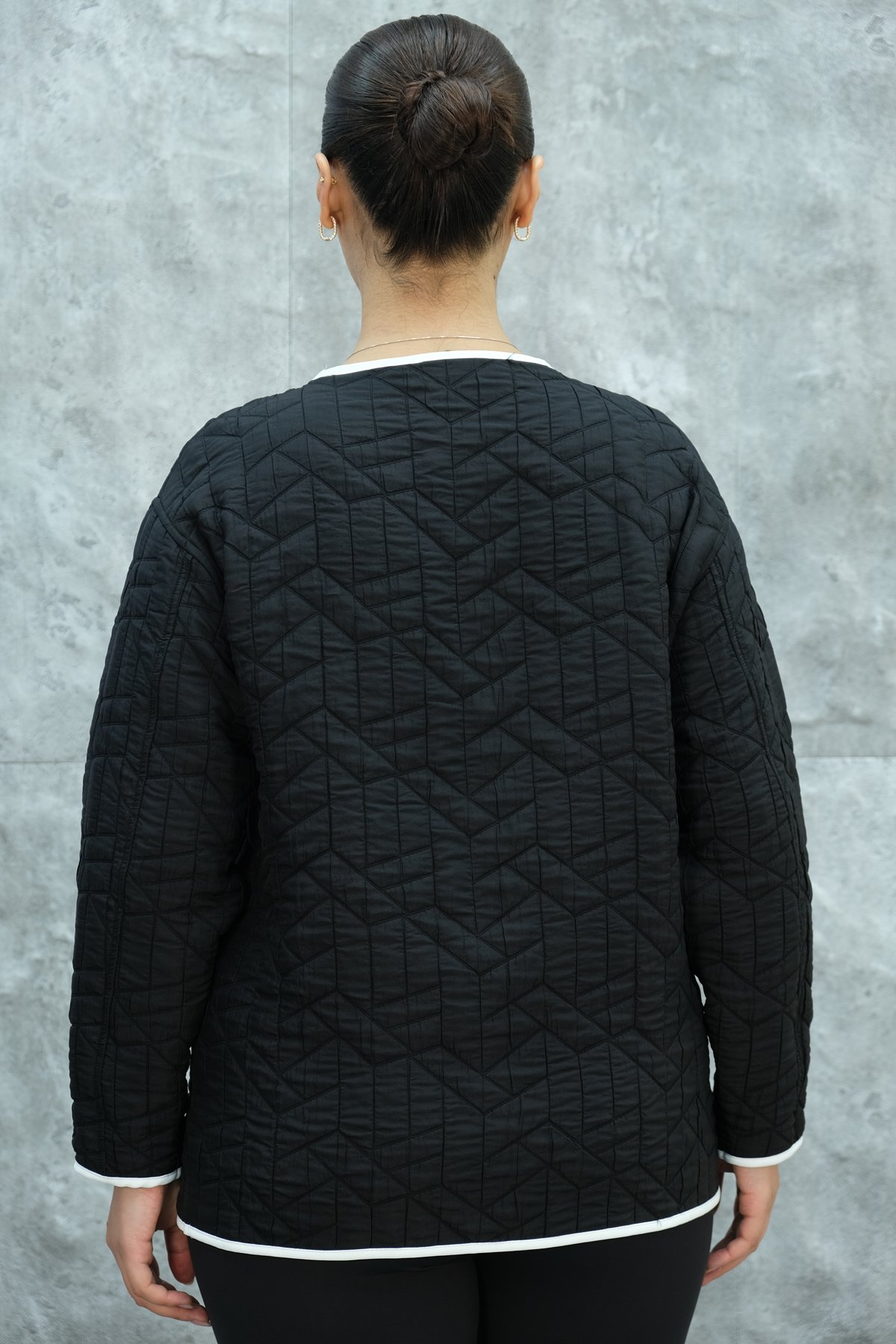 جاكيت رياضي قصير مقاس كبير-الأسود