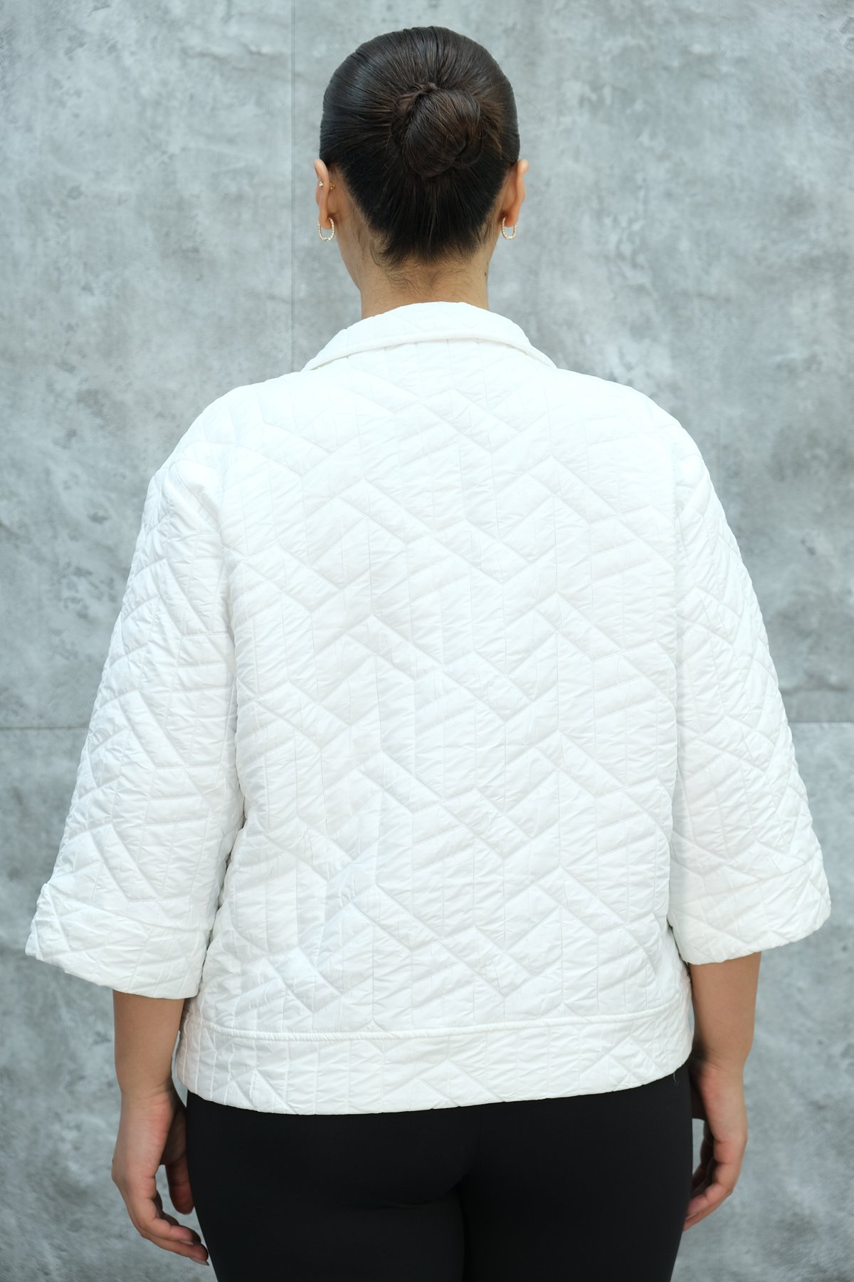 جاكيت رياضي قصير مقاس كبير-الأبيض