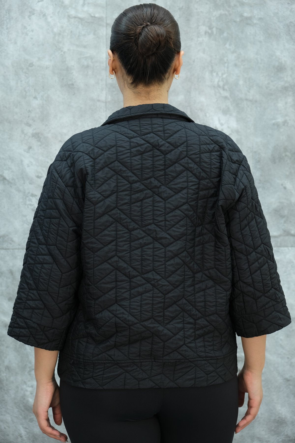 جاكيت رياضي قصير مقاس كبير-الأسود