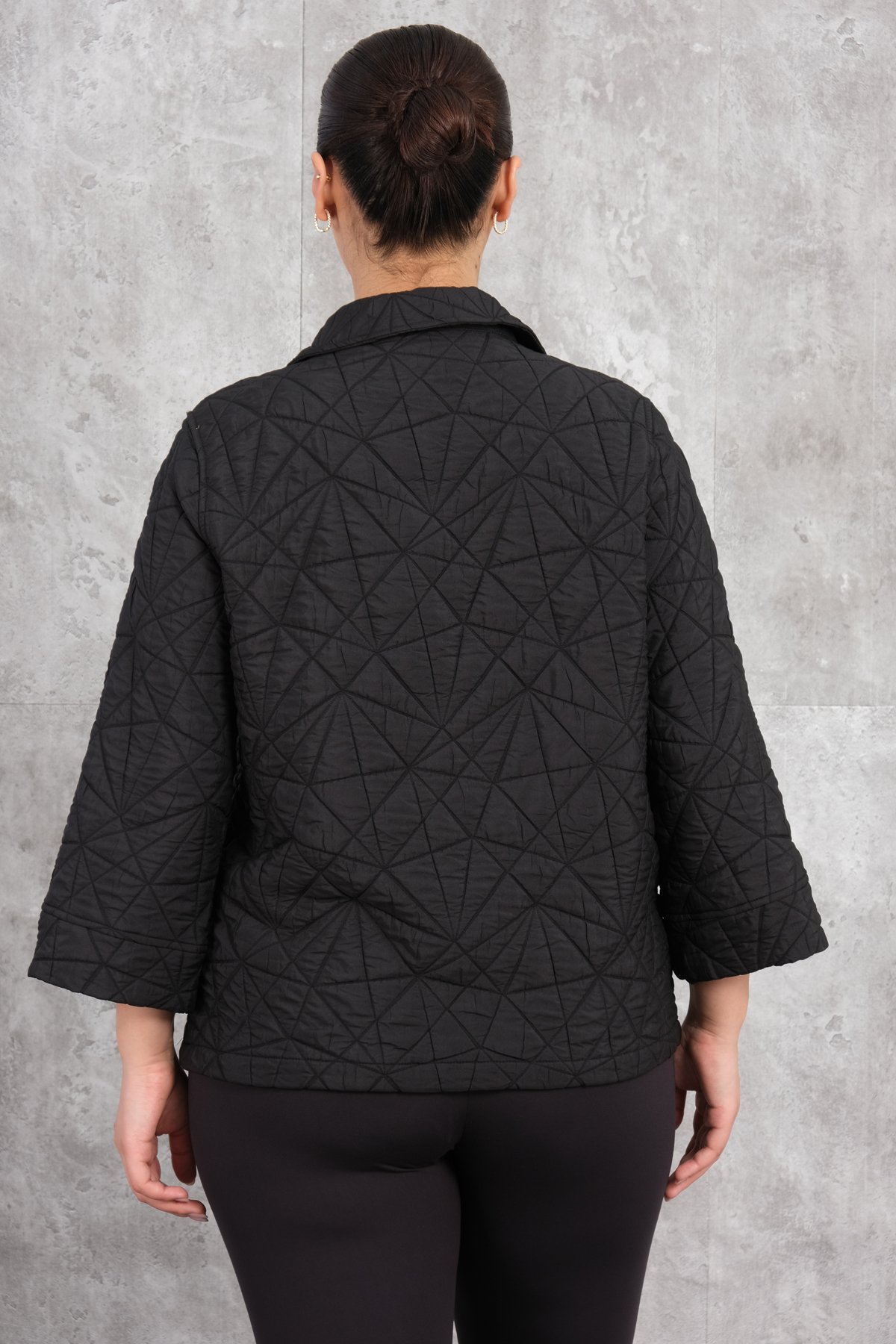 جاكيت رياضي قصير مقاس كبير-الأسود