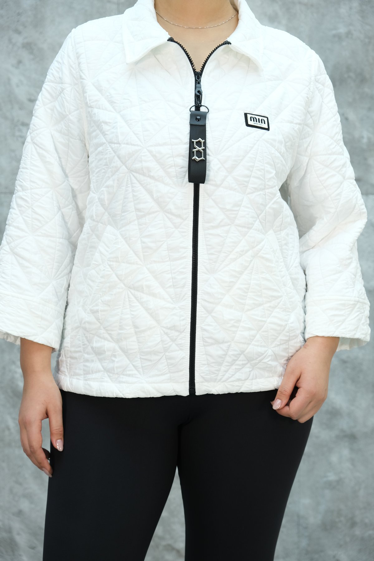 جاكيت رياضي قصير مقاس كبير-الأبيض