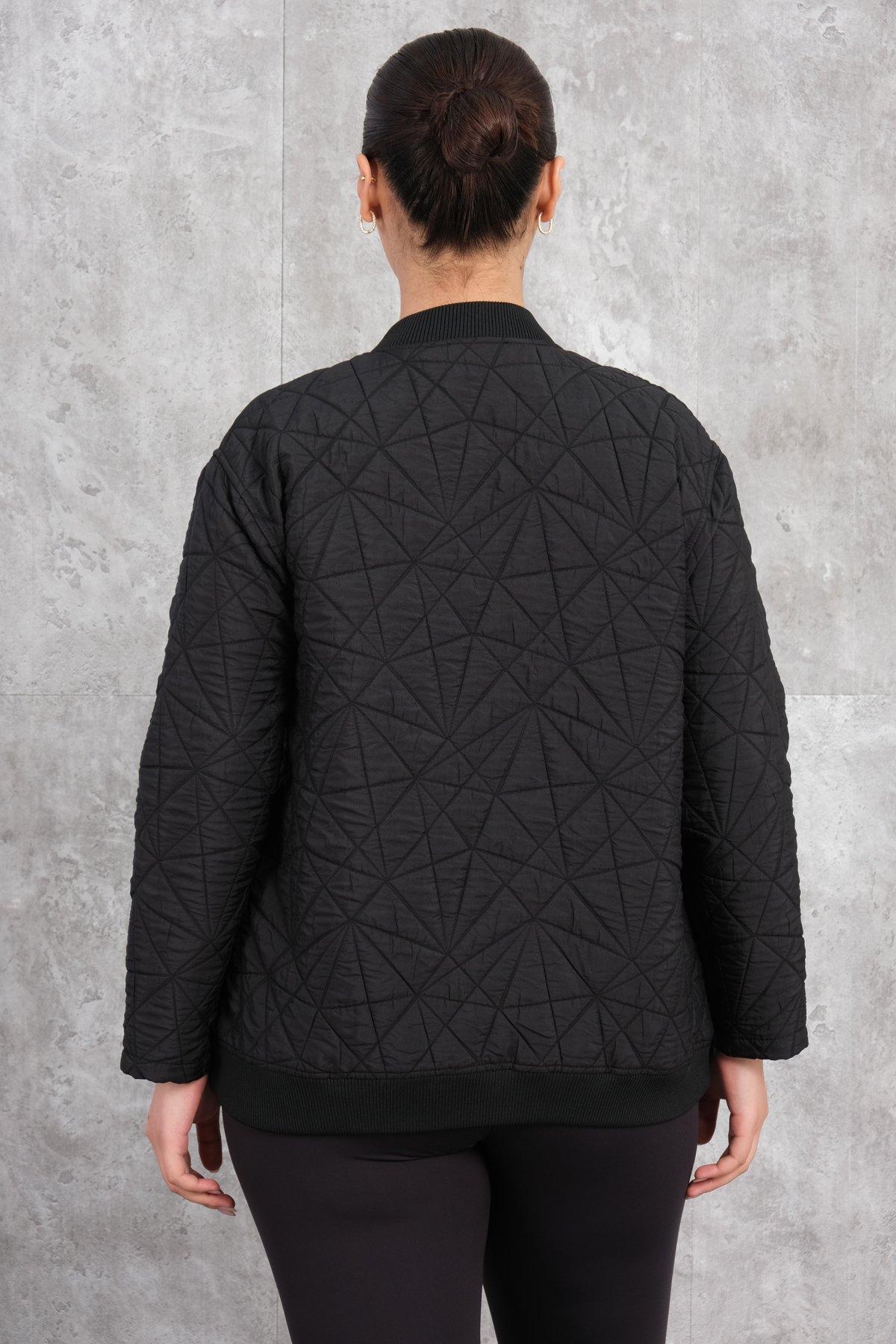 جاكيت رياضي قصير مقاس كبير-الأسود