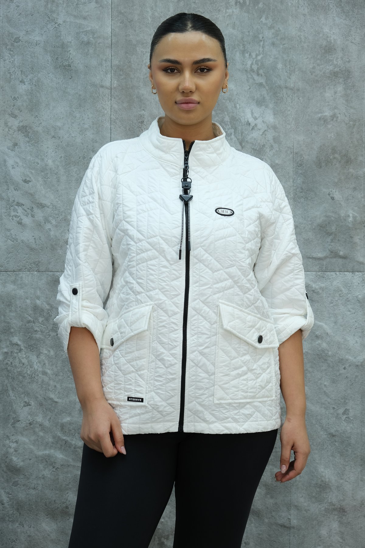 جاكيت رياضي قصير مقاس كبير-الأبيض