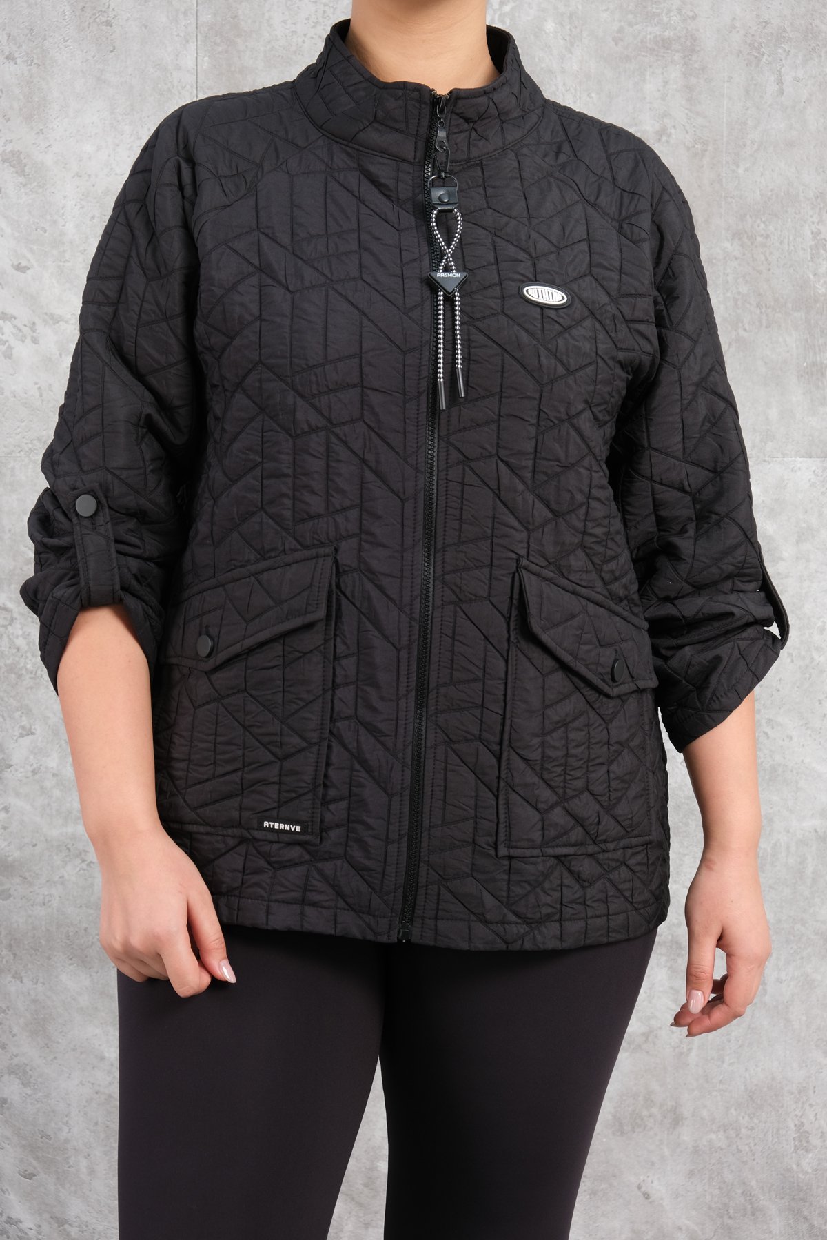 جاكيت رياضي قصير مقاس كبير-الأسود