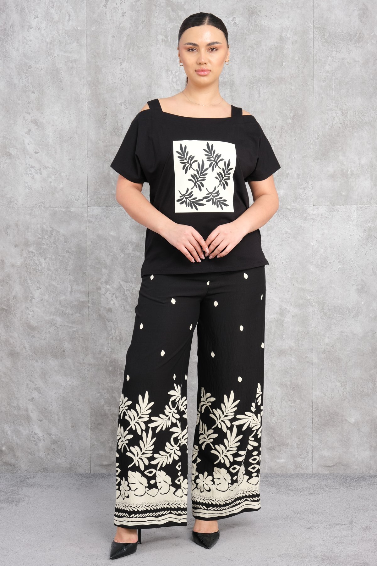 طقم من قطعتين مقاس كبير-الأسود