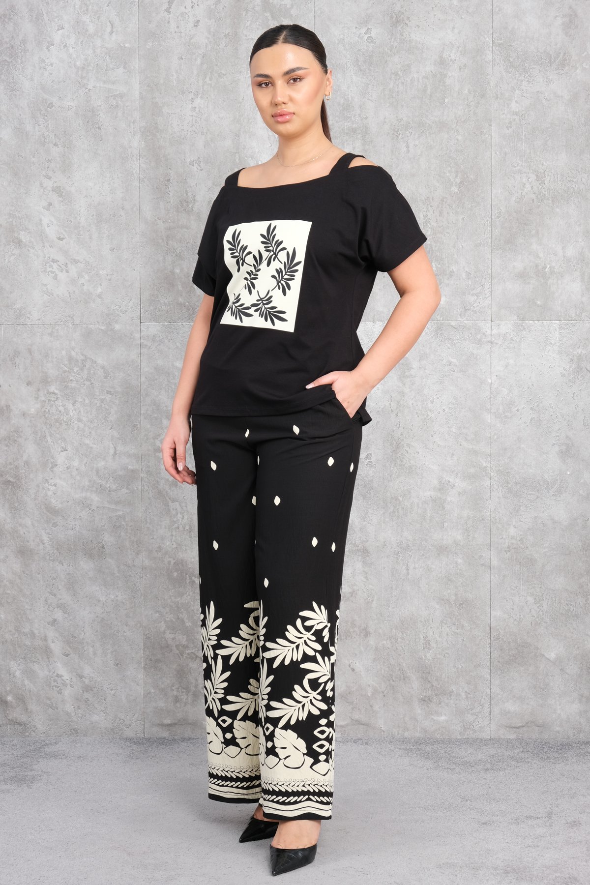 طقم من قطعتين مقاس كبير-الأسود