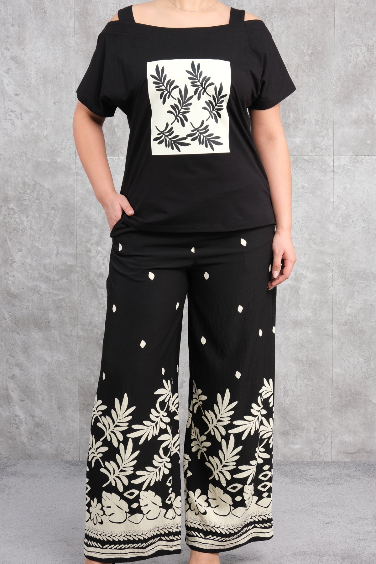 طقم من قطعتين مقاس كبير-الأسود