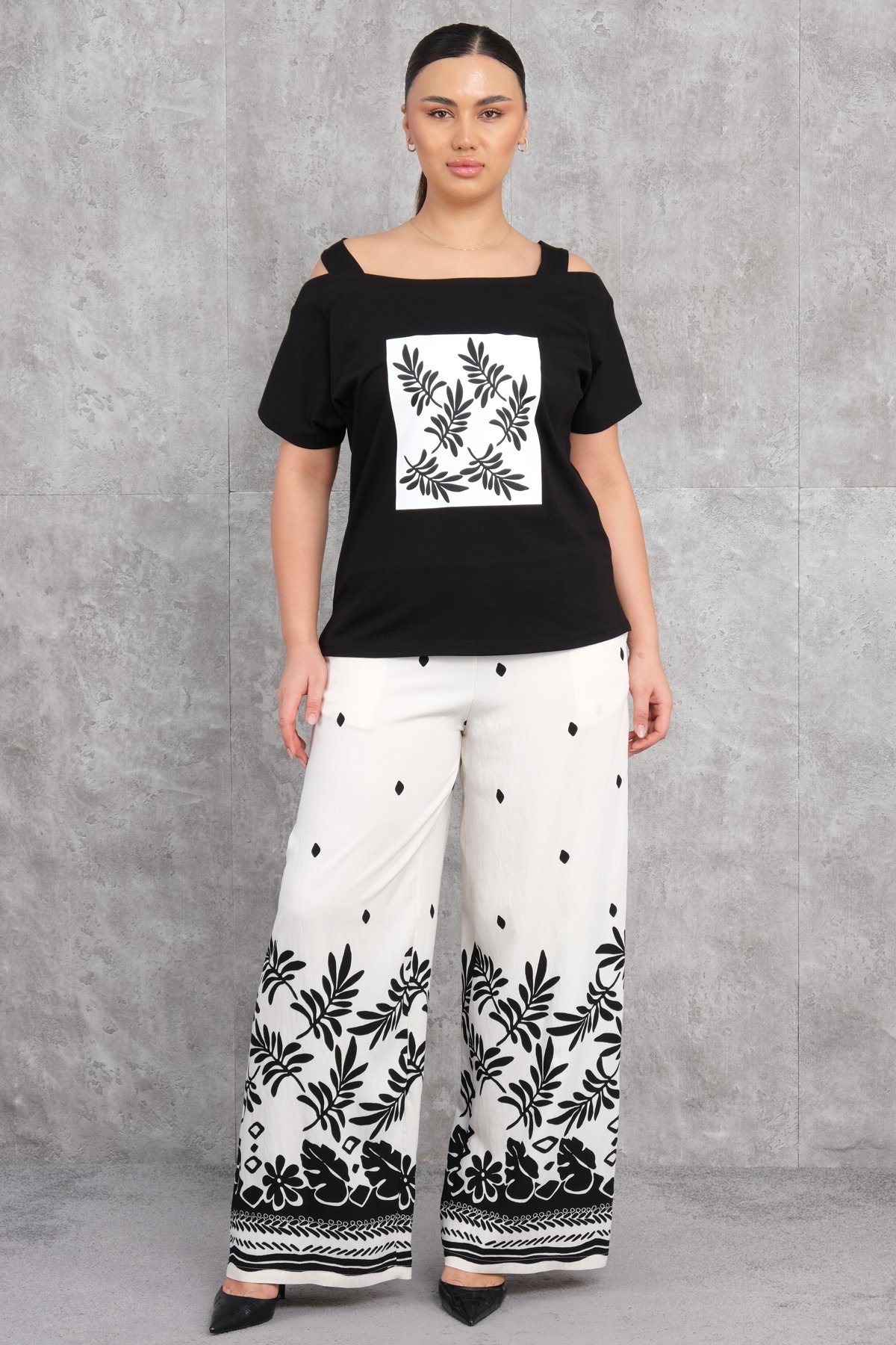 طقم من قطعتين مقاس كبير-الأبيض