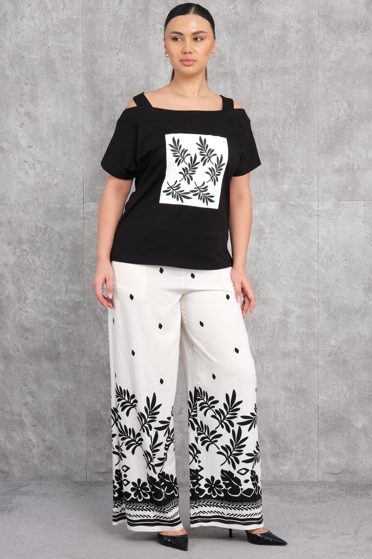 طقم من قطعتين مقاس كبير-الأبيض