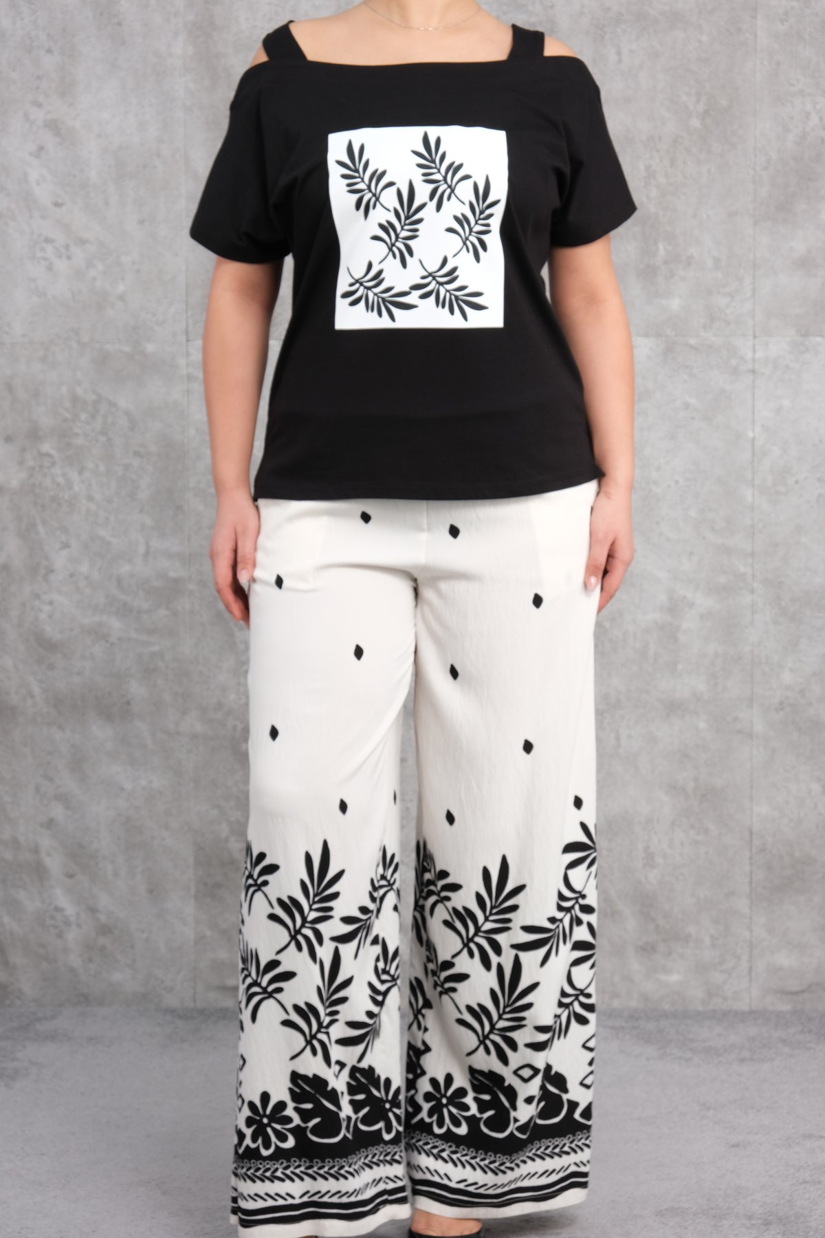 طقم من قطعتين مقاس كبير-الأبيض