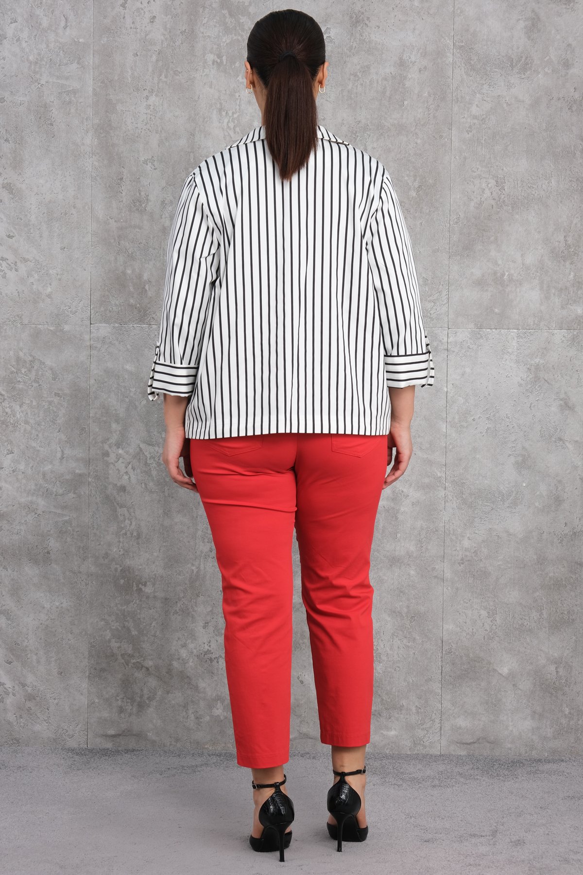 طقم من ثلاث قطع مقاس كبير-الأحمر