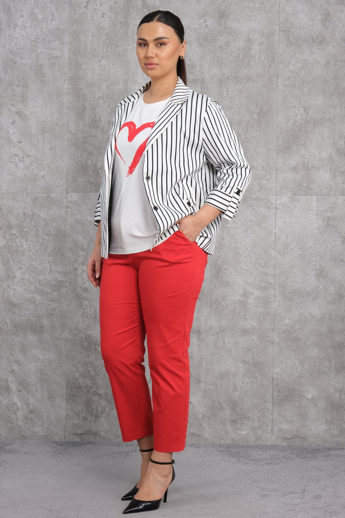 طقم من ثلاث قطع مقاس كبير-الأحمر