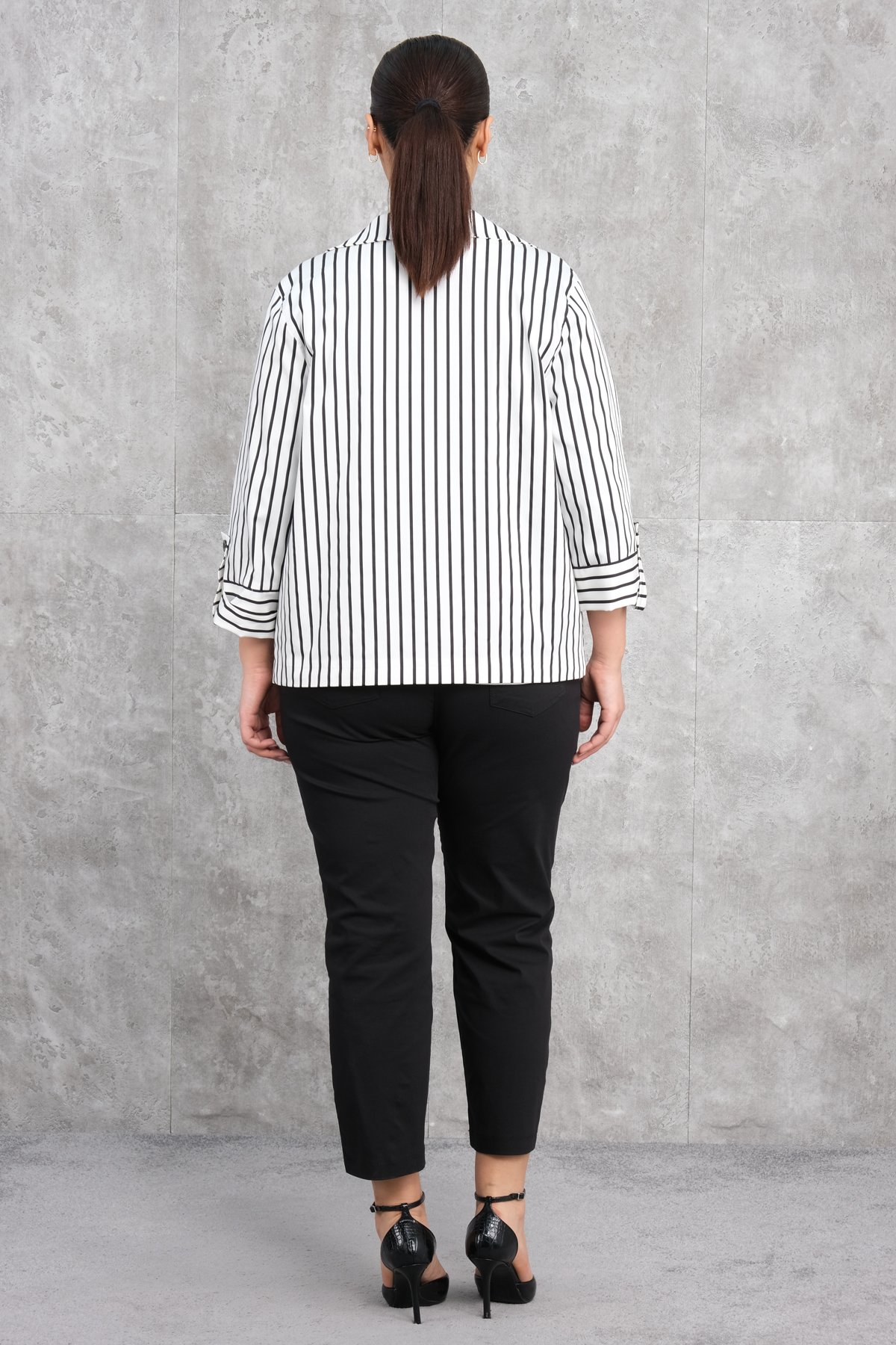 طقم من ثلاث قطع مقاس كبير-الأسود