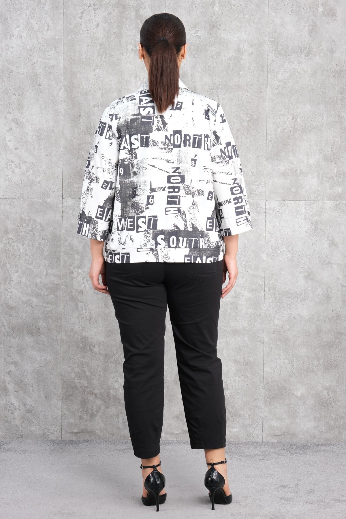 طقم من ثلاث قطع مقاس كبير-الأسود