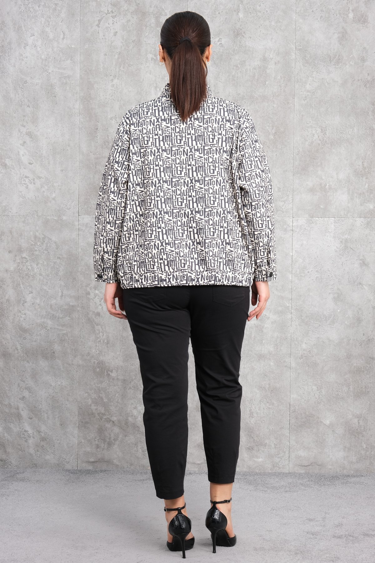 طقم من ثلاث قطع مقاس كبير-الأسود