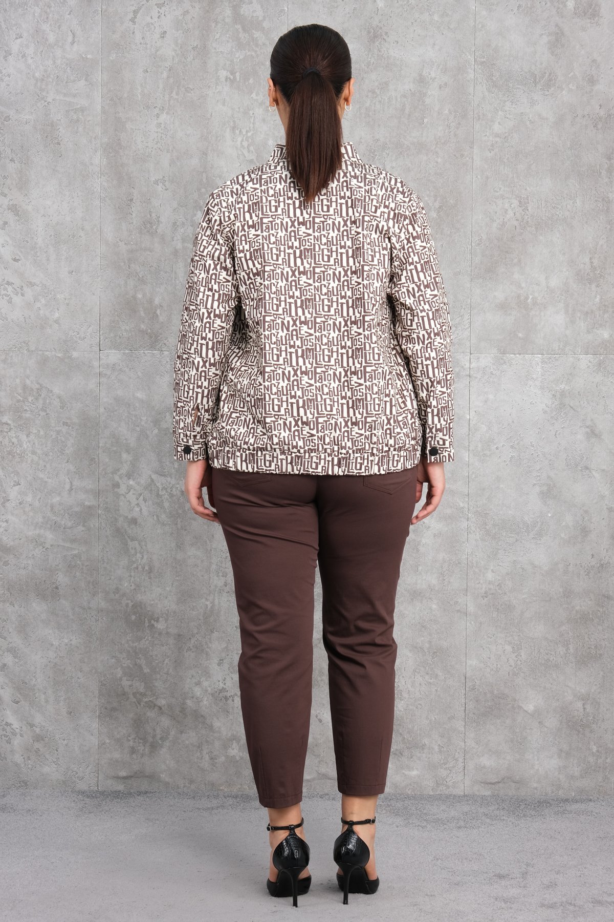 طقم من ثلاث قطع مقاس كبير-البني