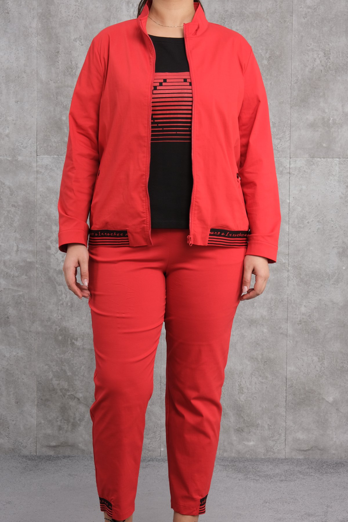 طقم رياضي مكون من ثلاث قطع مقاس كبير-الأحمر