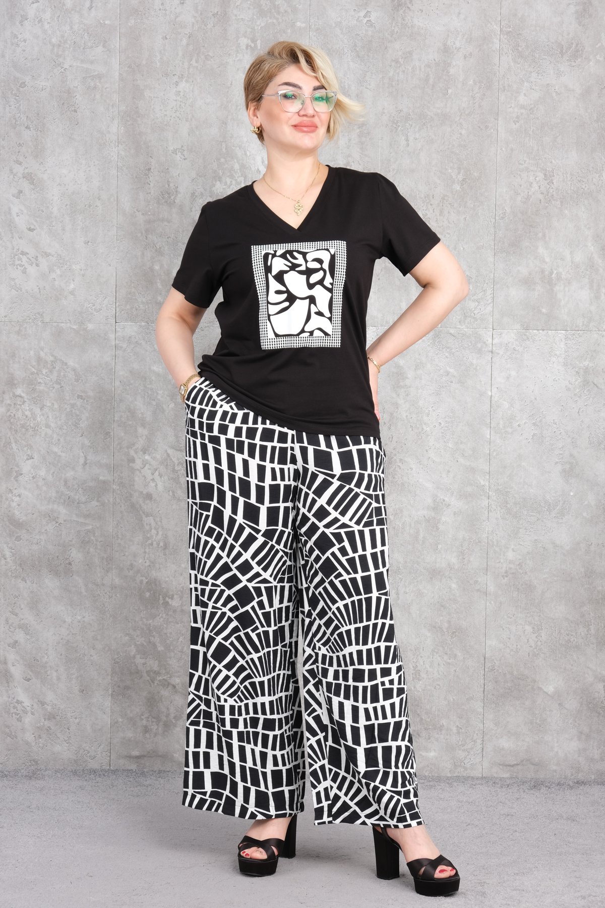 طقم من قطعتين مقاس كبير-الأسود