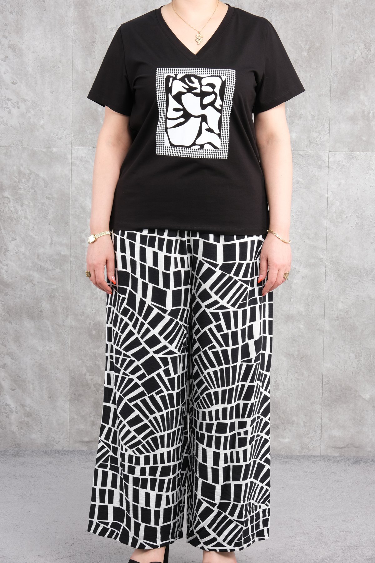 طقم من قطعتين مقاس كبير-الأسود