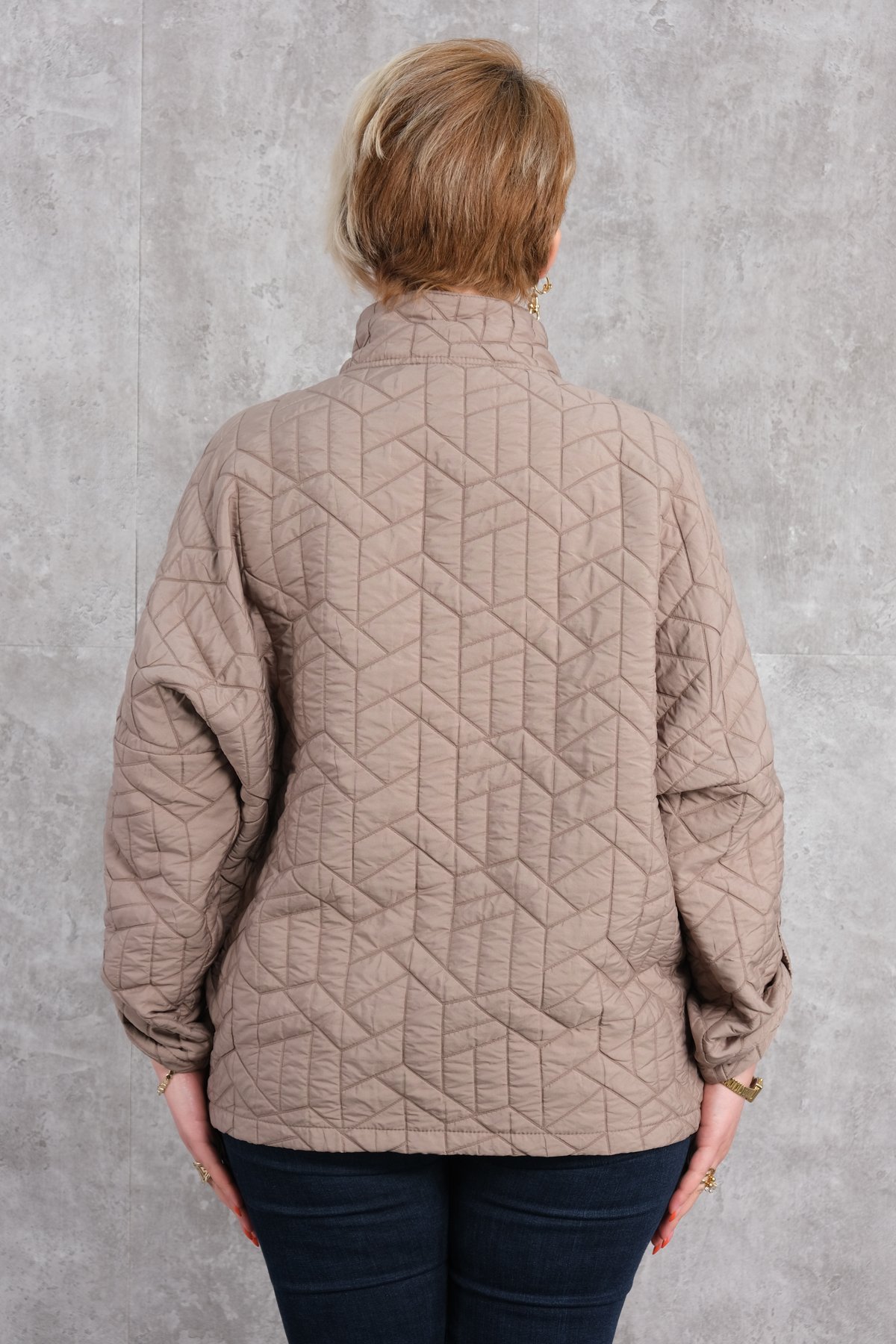 Короткая спортивная куртка больших размеров-Бежевый