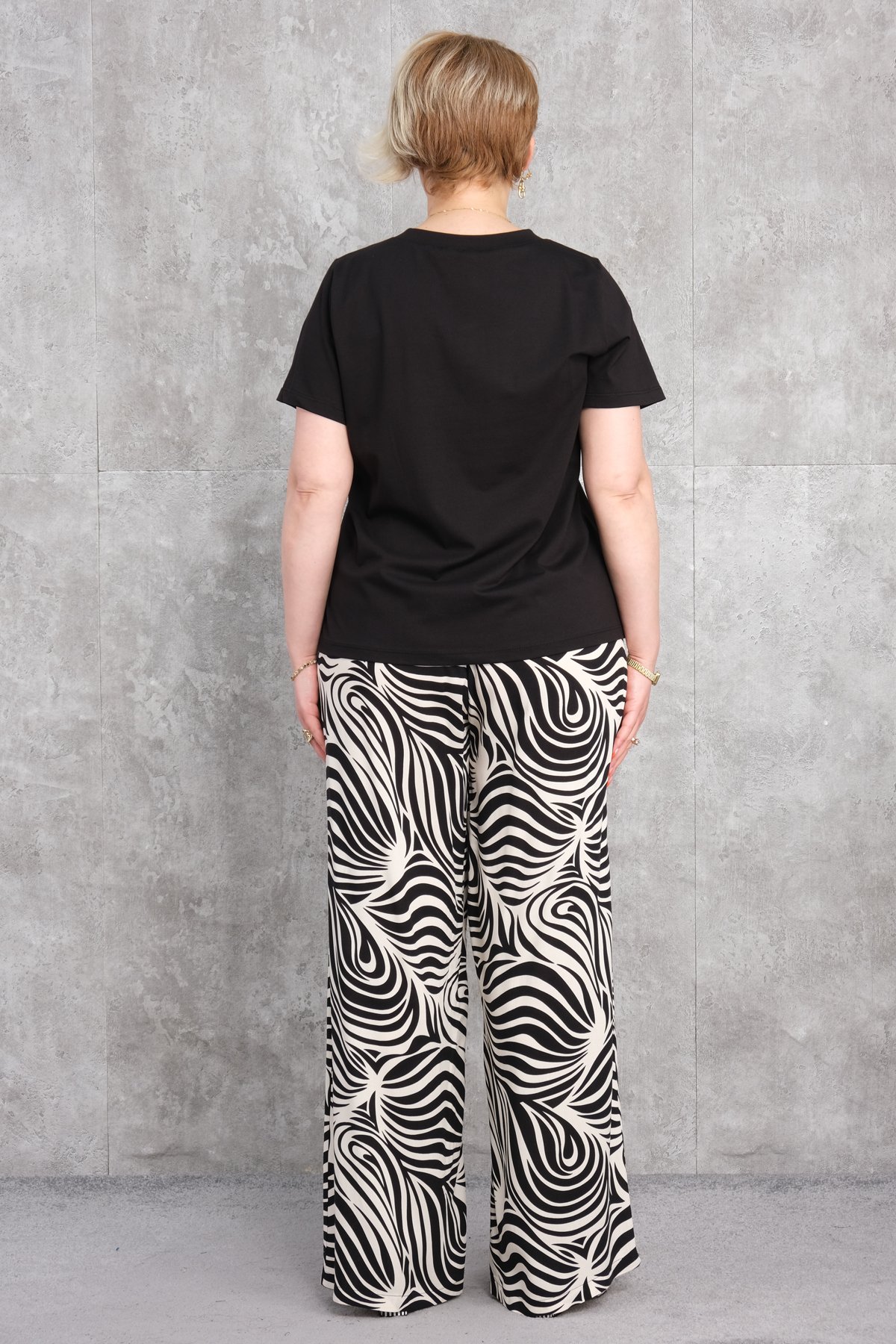 طقم من قطعتين مقاس كبير-الأسود