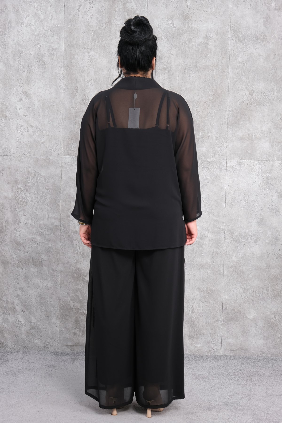 طقم من قطعتين مقاس كبير-الأسود