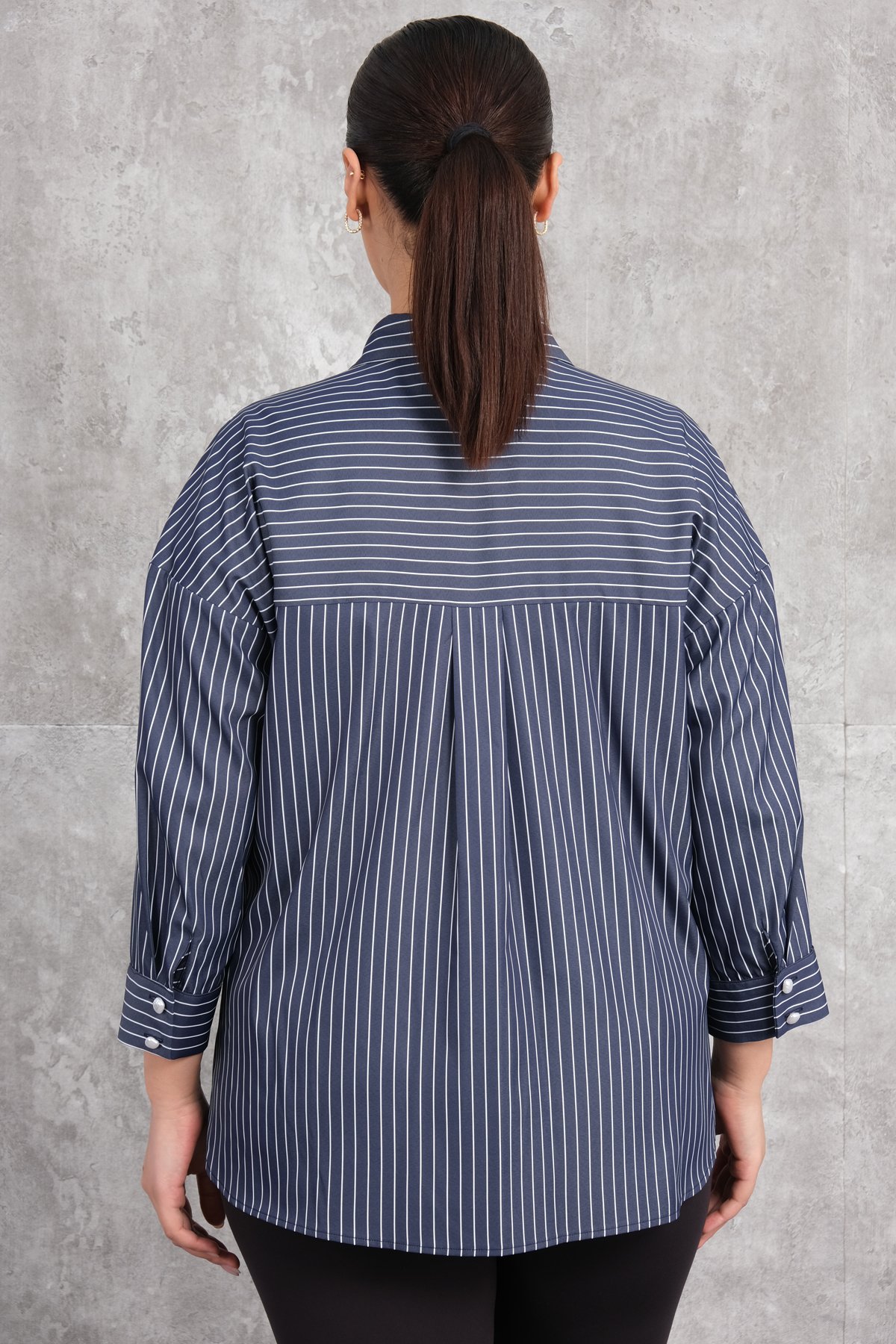 قميص مقاس كبير-الأزرق الغامق