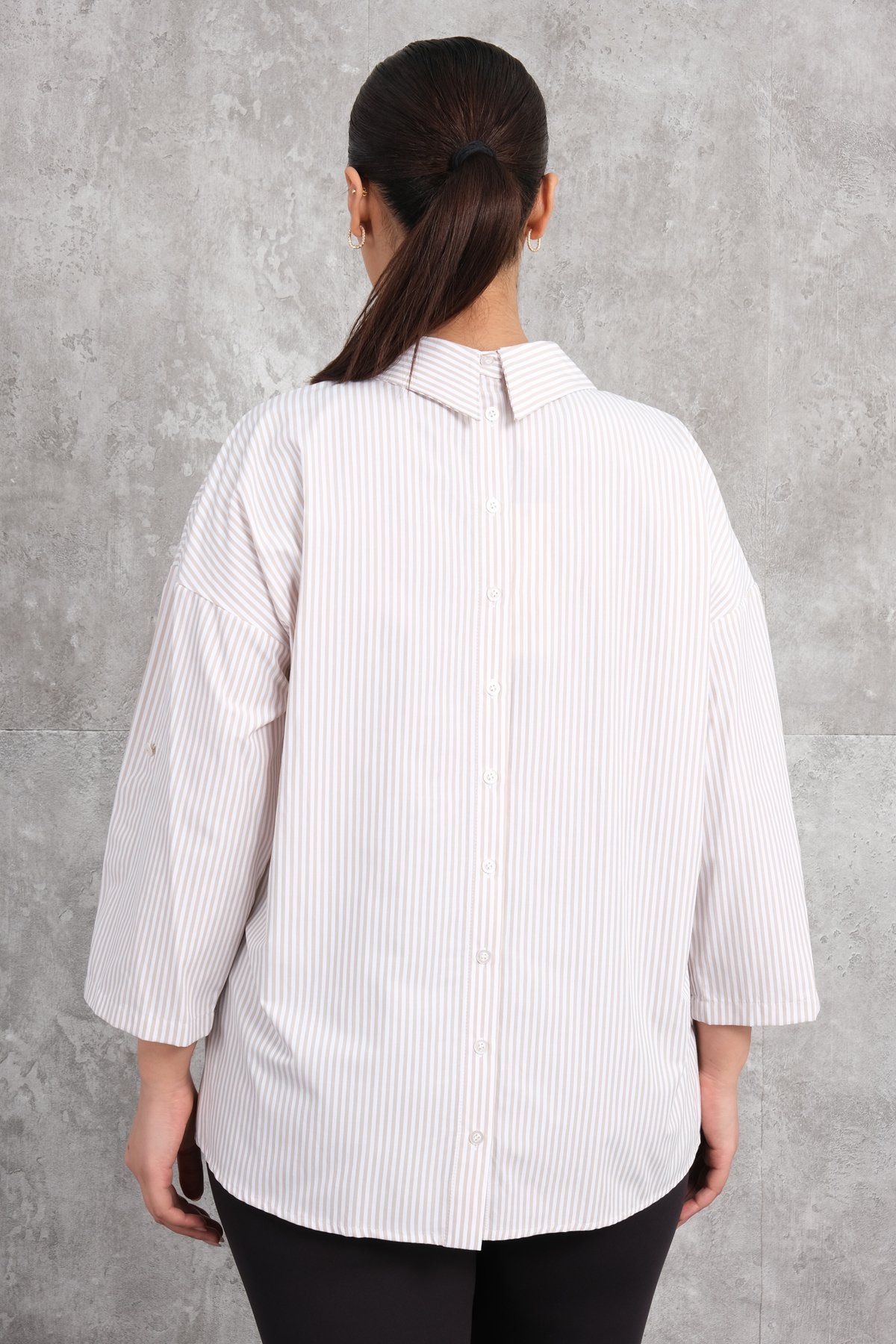 قميص مقاس كبير-فرو المنك