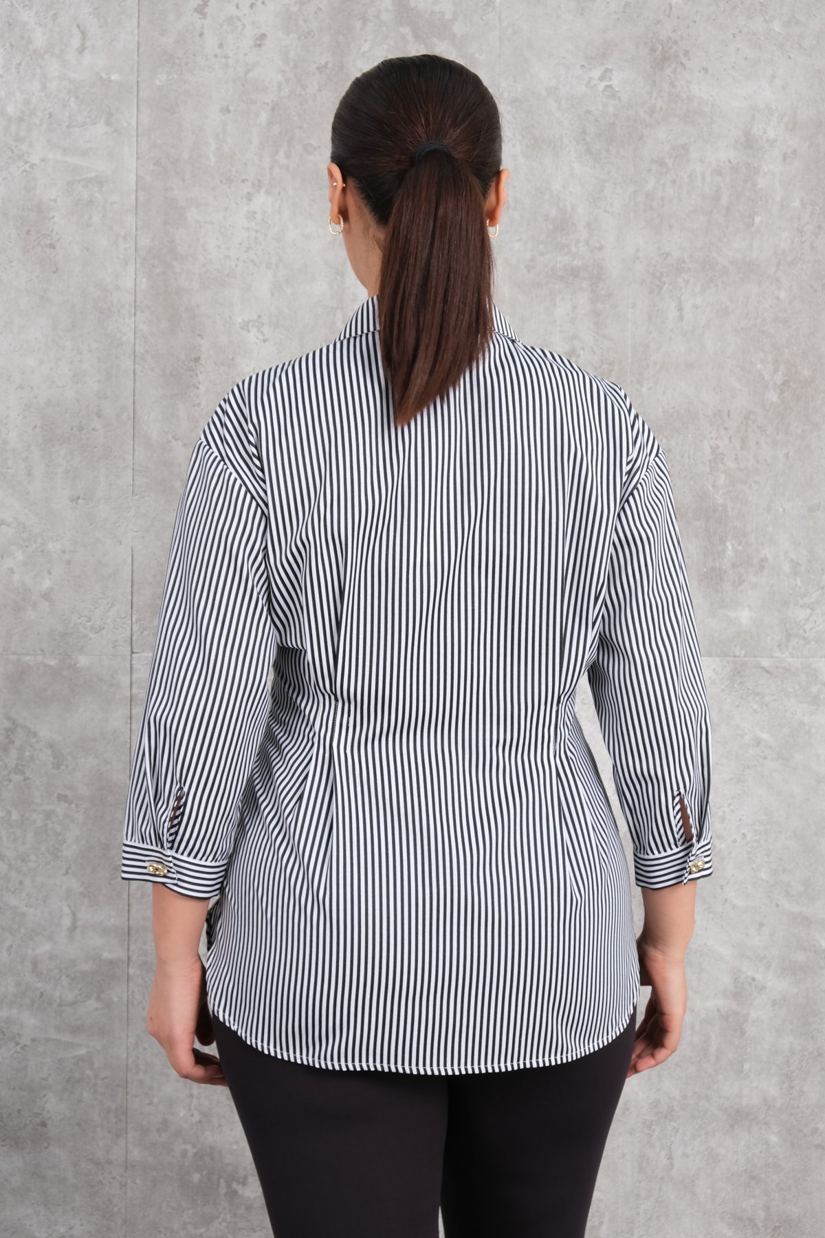 بلوزة مقاس كبير-الأسود