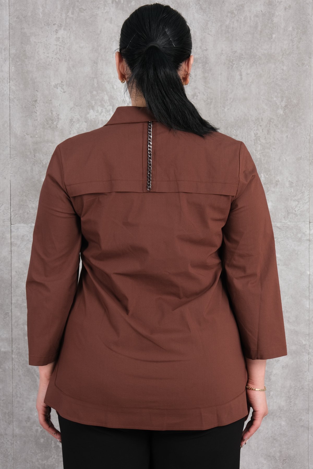 قميص مقاس كبير-البني