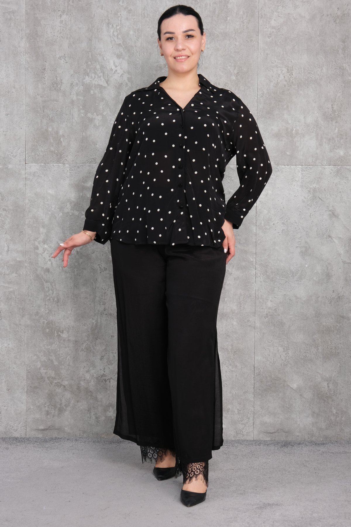 طقم من قطعتين مقاس كبير-الأسود