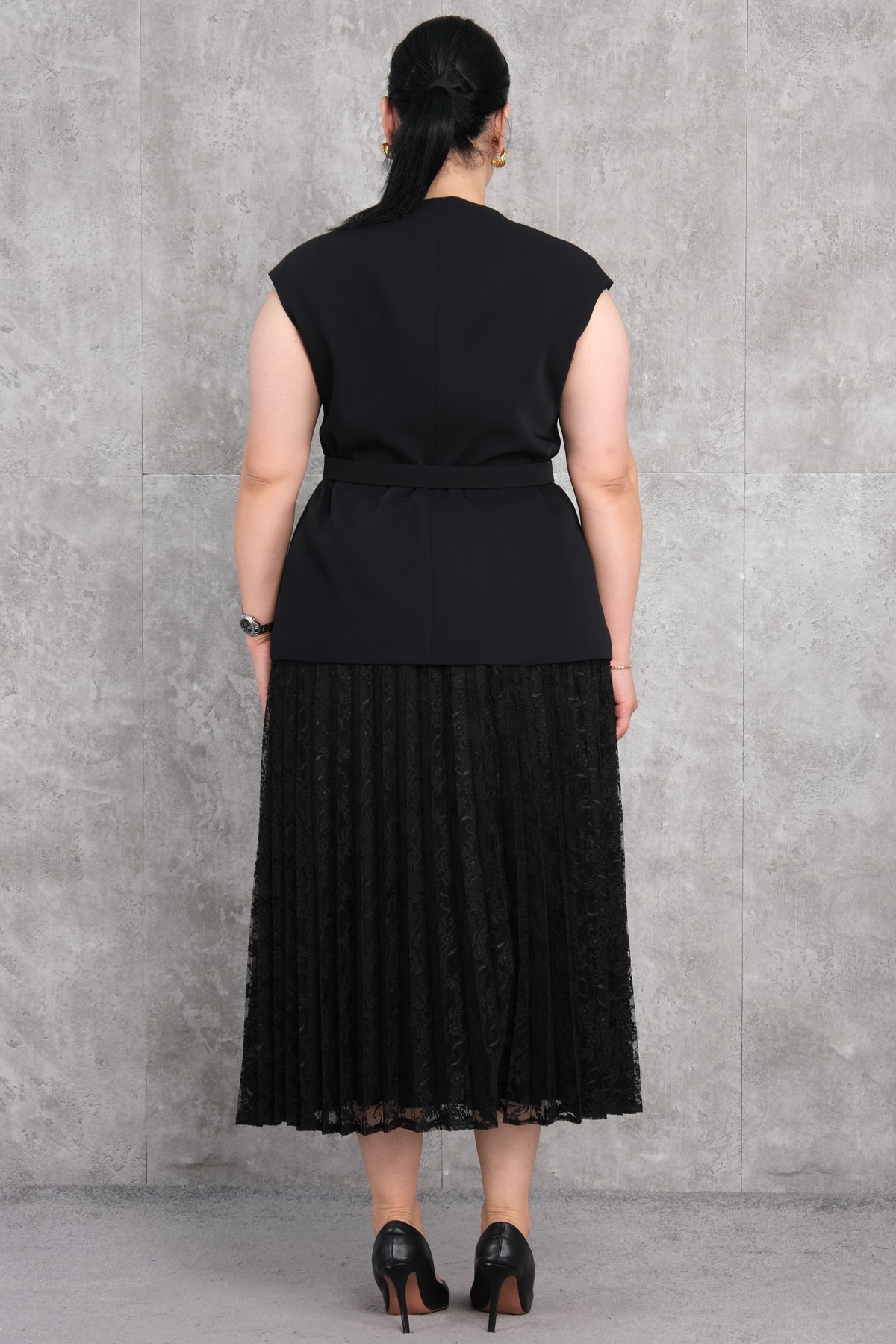 طقم من قطعتين مقاس كبير-الأسود