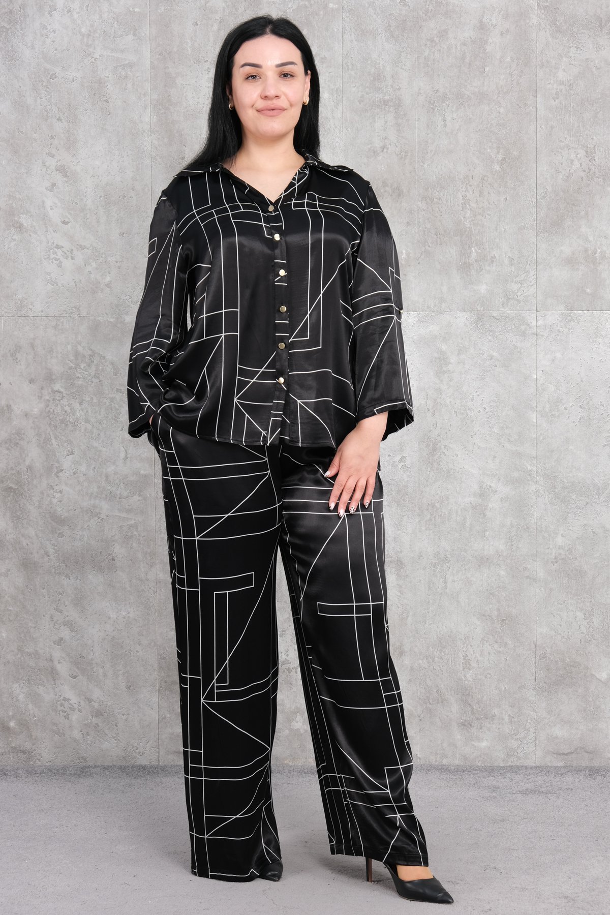 طقم من قطعتين بمقاسات سوبر كبيرة-الأسود