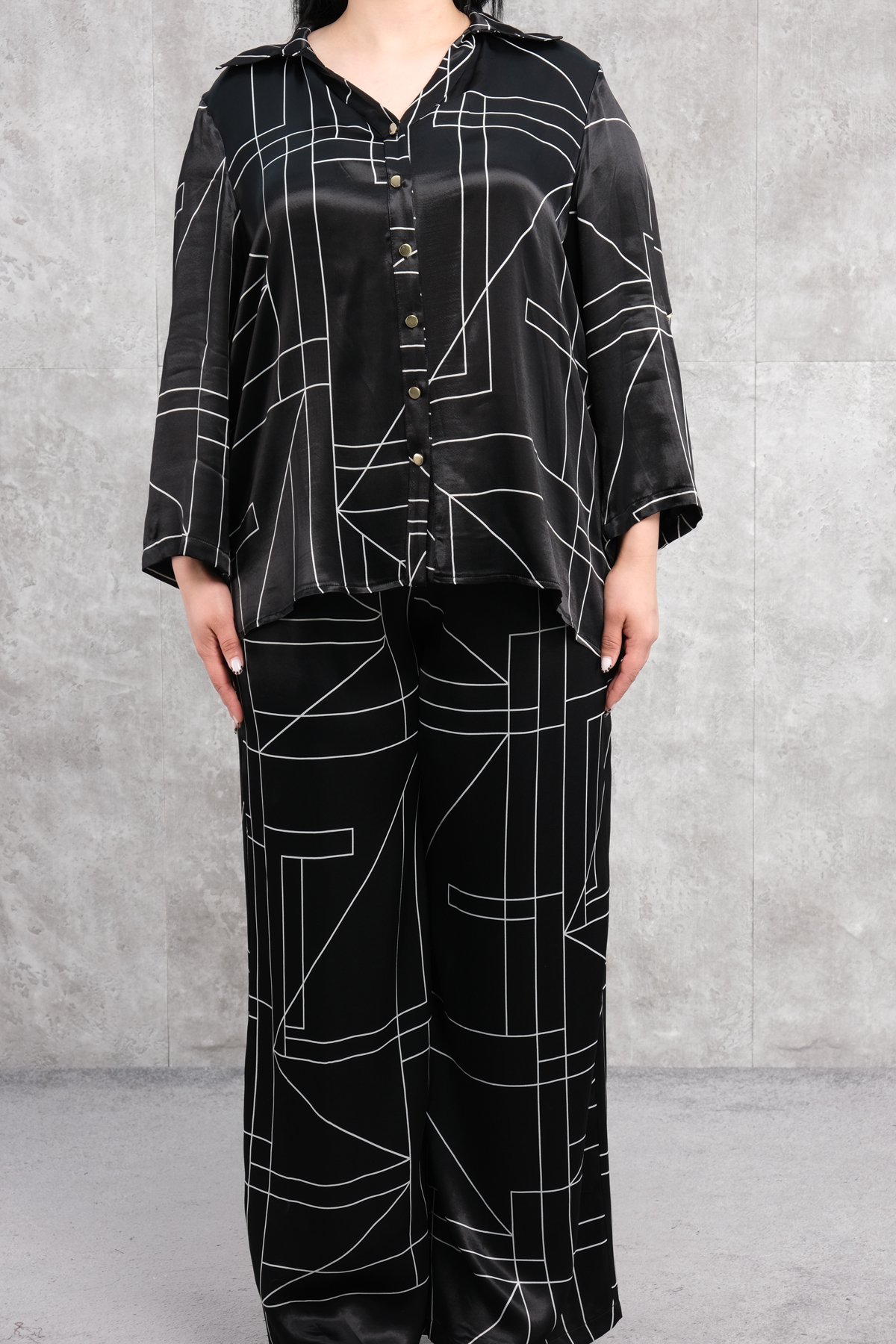 طقم من قطعتين بمقاسات سوبر كبيرة-الأسود