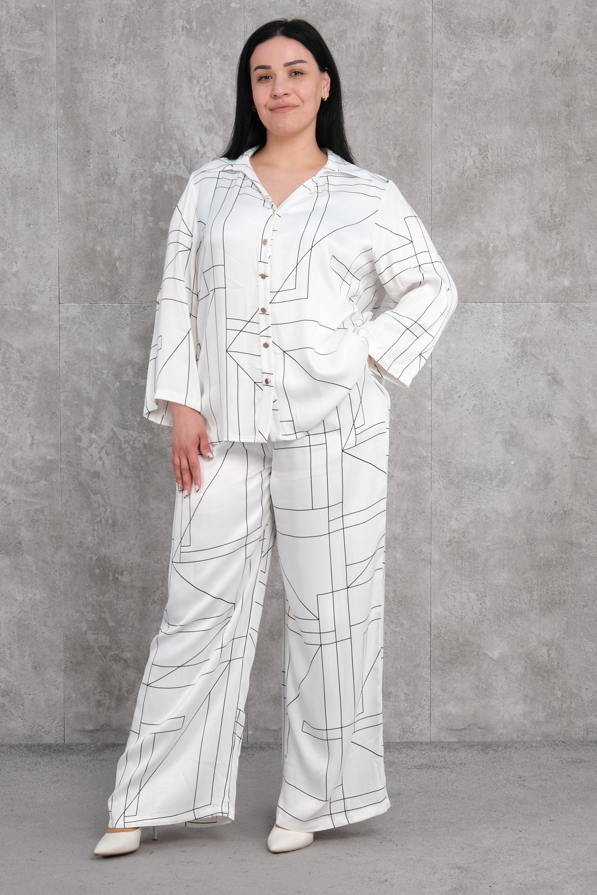 طقم من قطعتين بمقاسات سوبر كبيرة-الأبيض