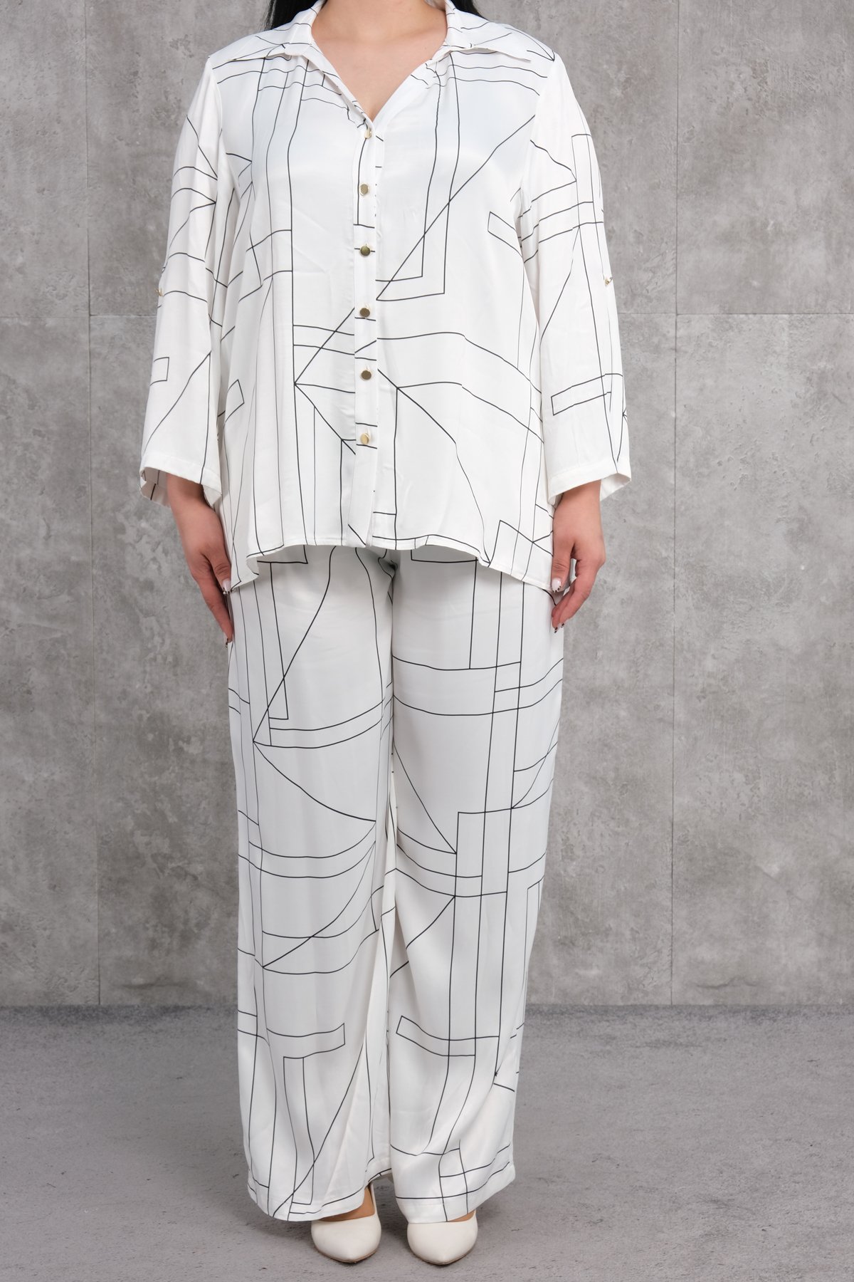 طقم من قطعتين بمقاسات سوبر كبيرة-الأبيض