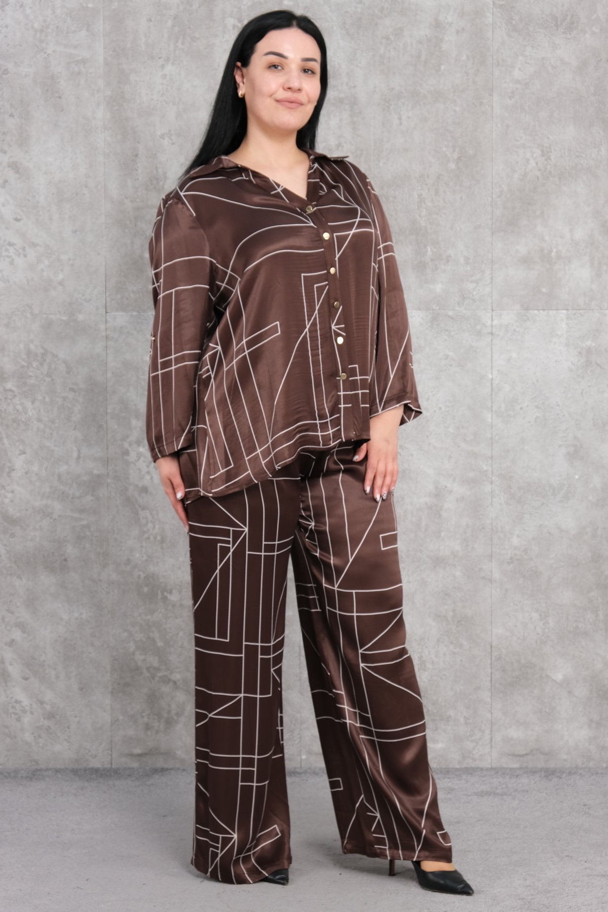 طقم من قطعتين بمقاسات سوبر كبيرة-البني