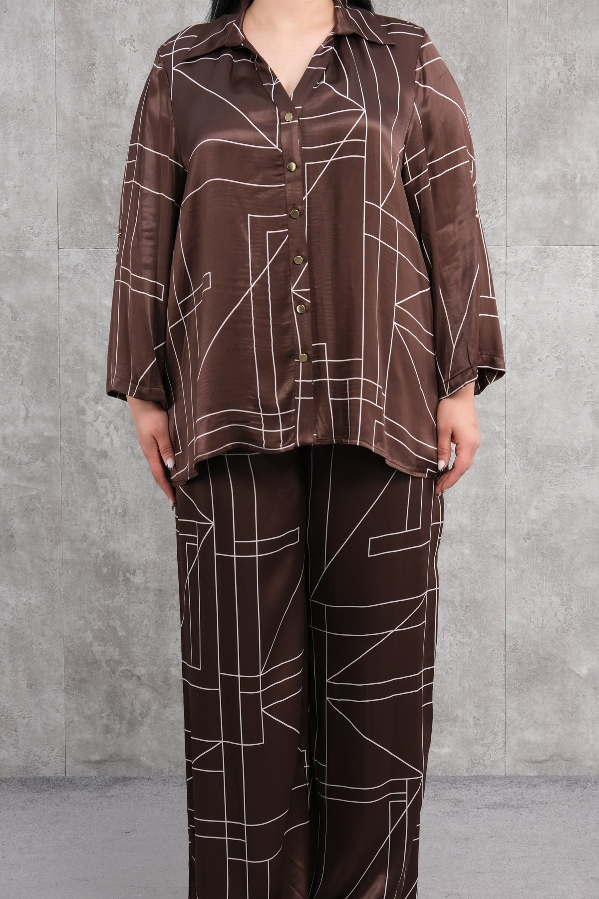 طقم من قطعتين بمقاسات سوبر كبيرة-البني