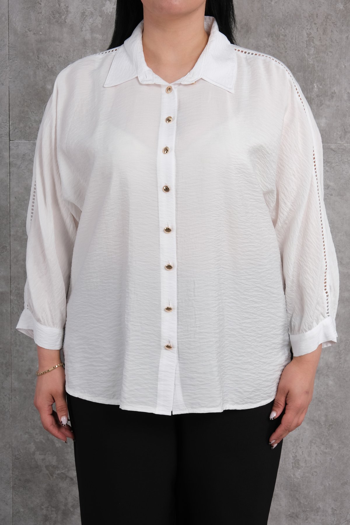 قميص مقاس كبير-الأبيض