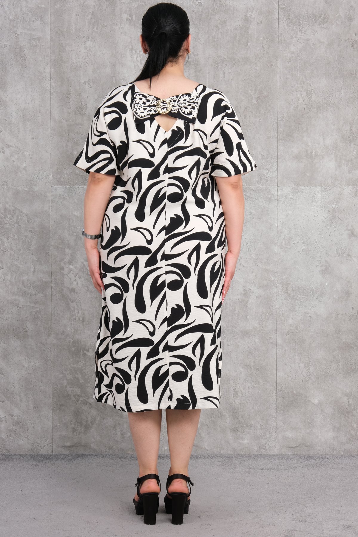 Платье больших размеров-Черный