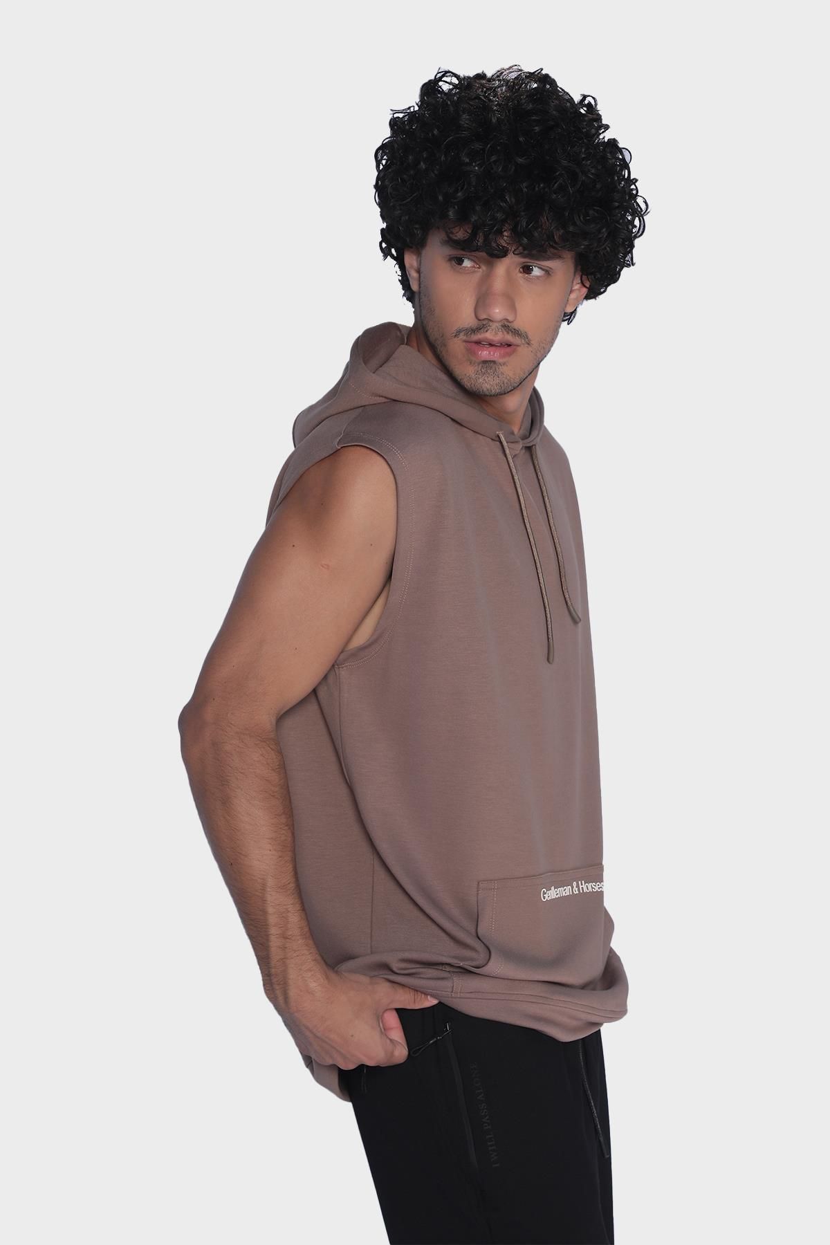 Erkek kapüşonlu ve kolsuz sweatshirt - Camel