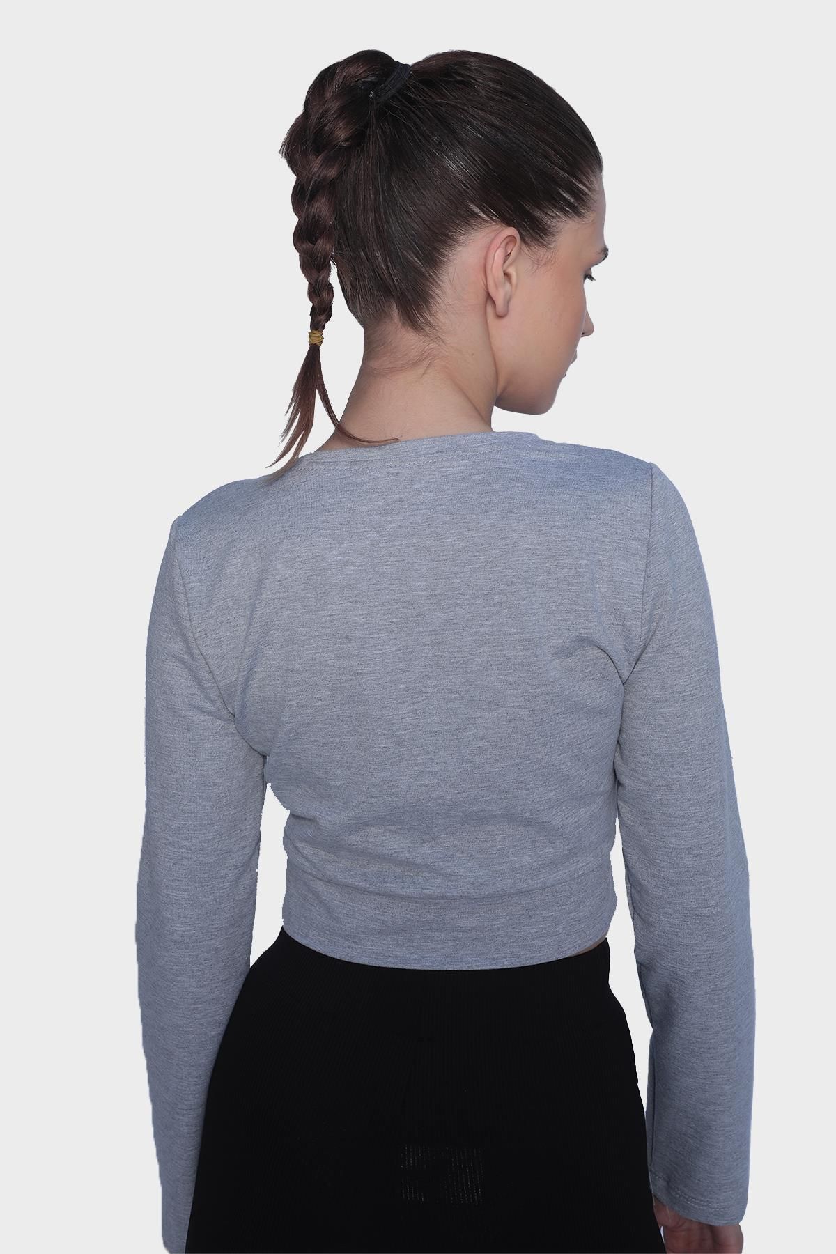 Kadın uzun kollu cut out detaylı crop bluz - Gri