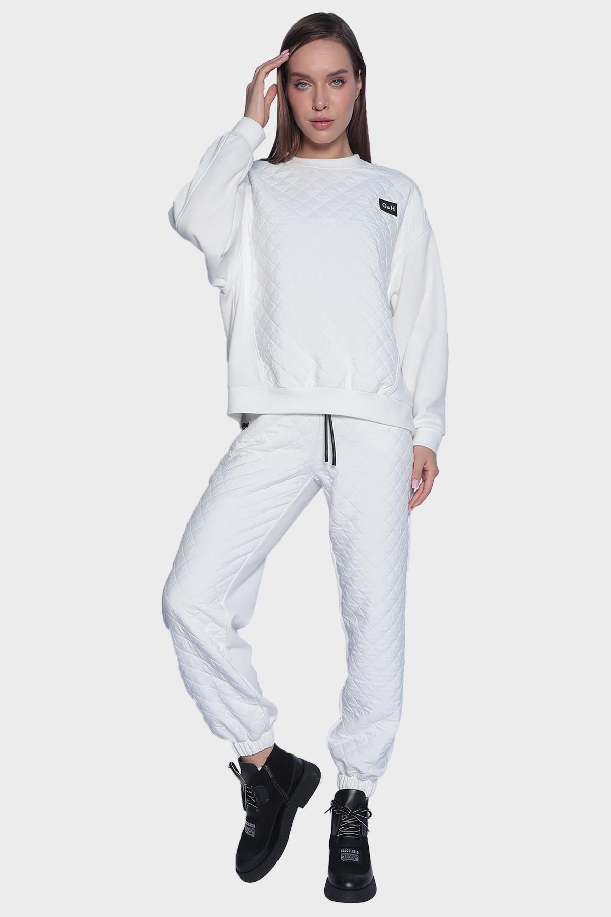 Womens Sports Style Quilted Sweatshirt and Sweatpants Set - White