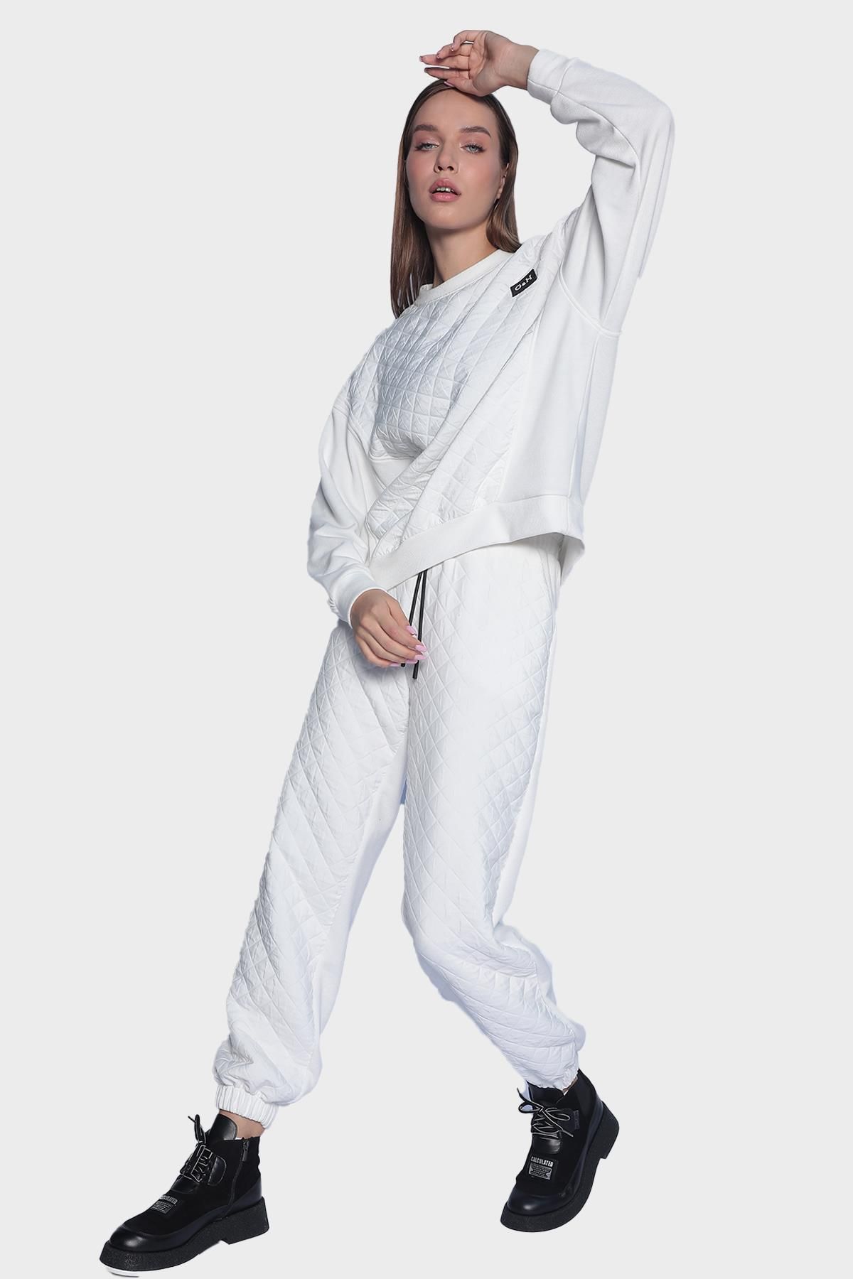 Womens Sports Style Quilted Sweatshirt and Sweatpants Set - White
