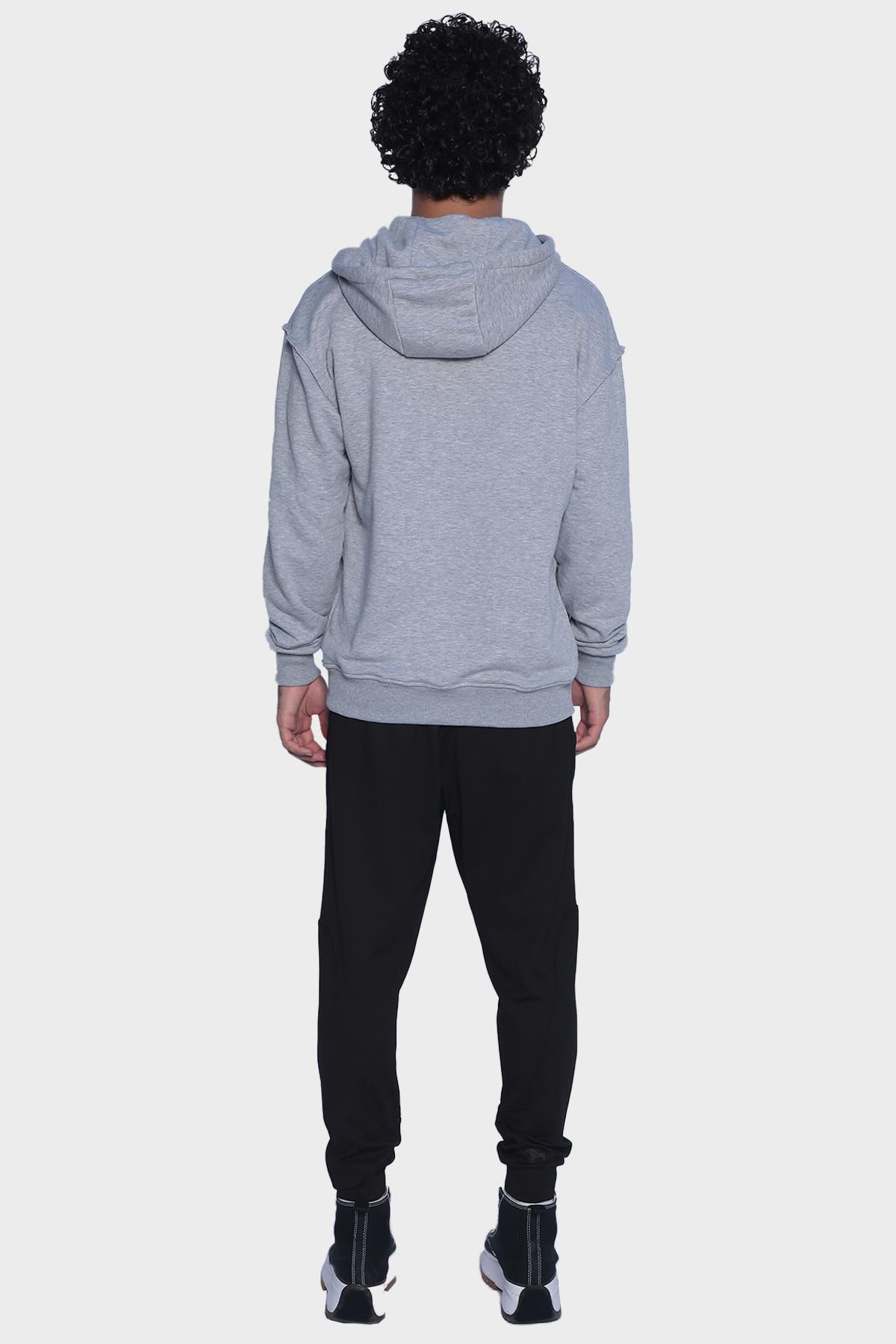 Uzun kollu baskılı cep detaylı unisex hoodie - Gri
