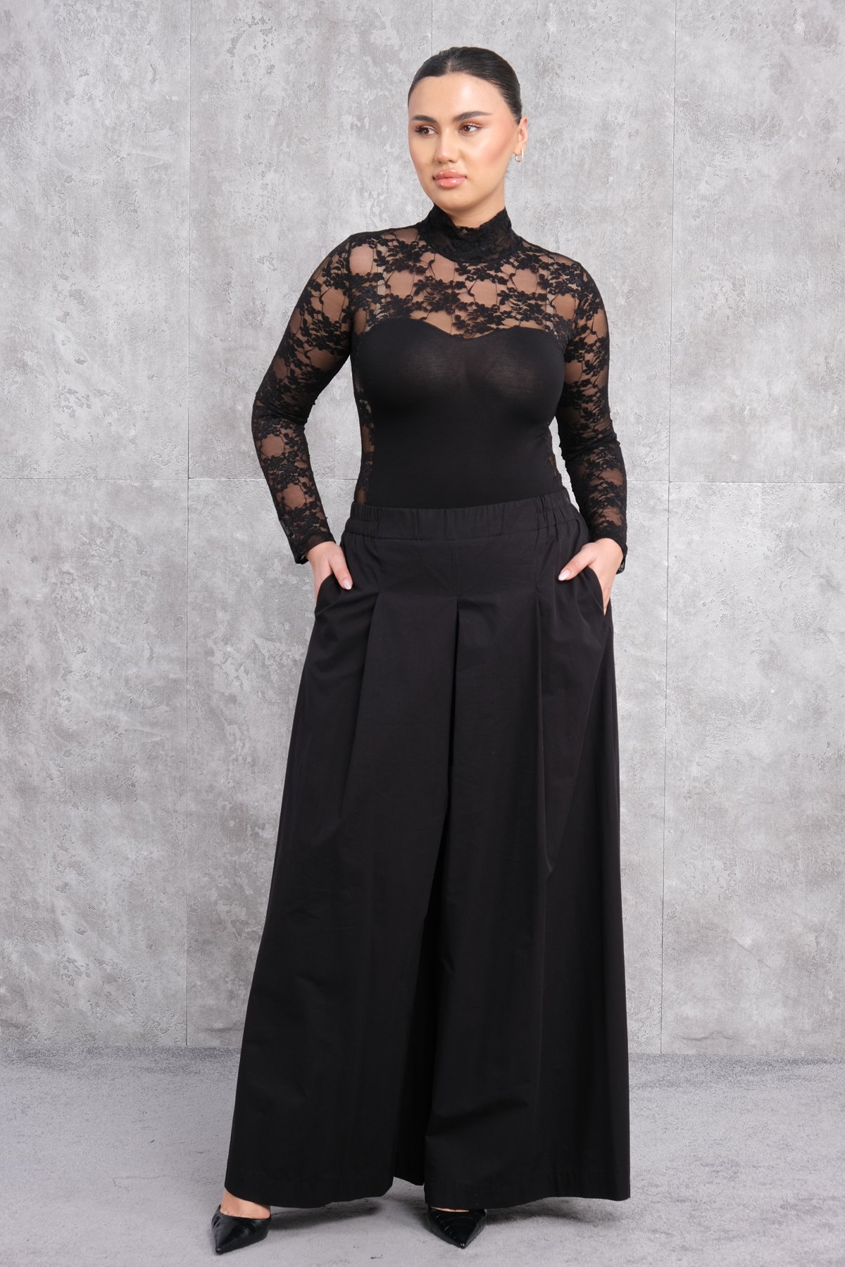 Plus Size Wide-Leg Pants-Black