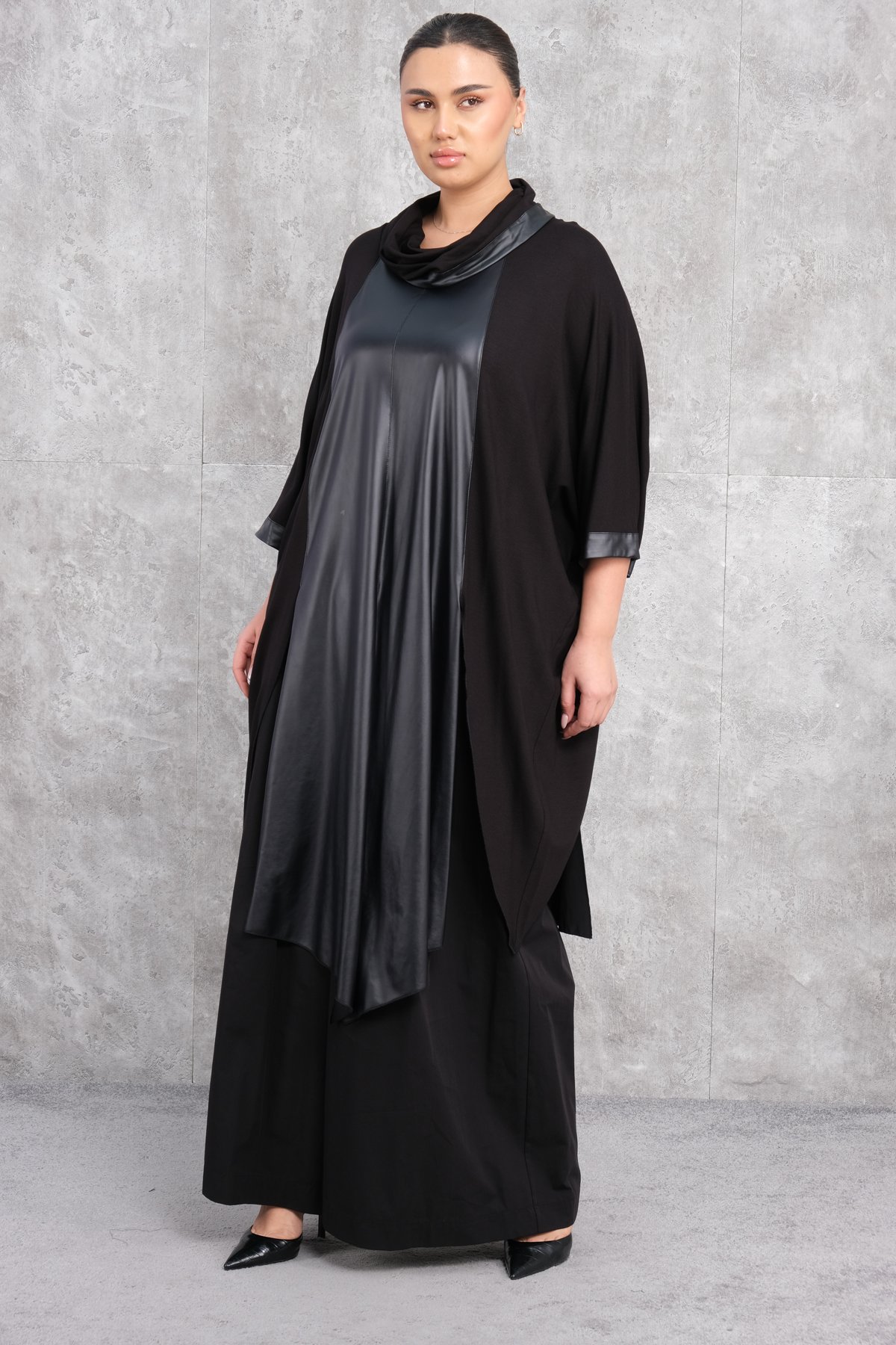 Plus size womens poncho-Black