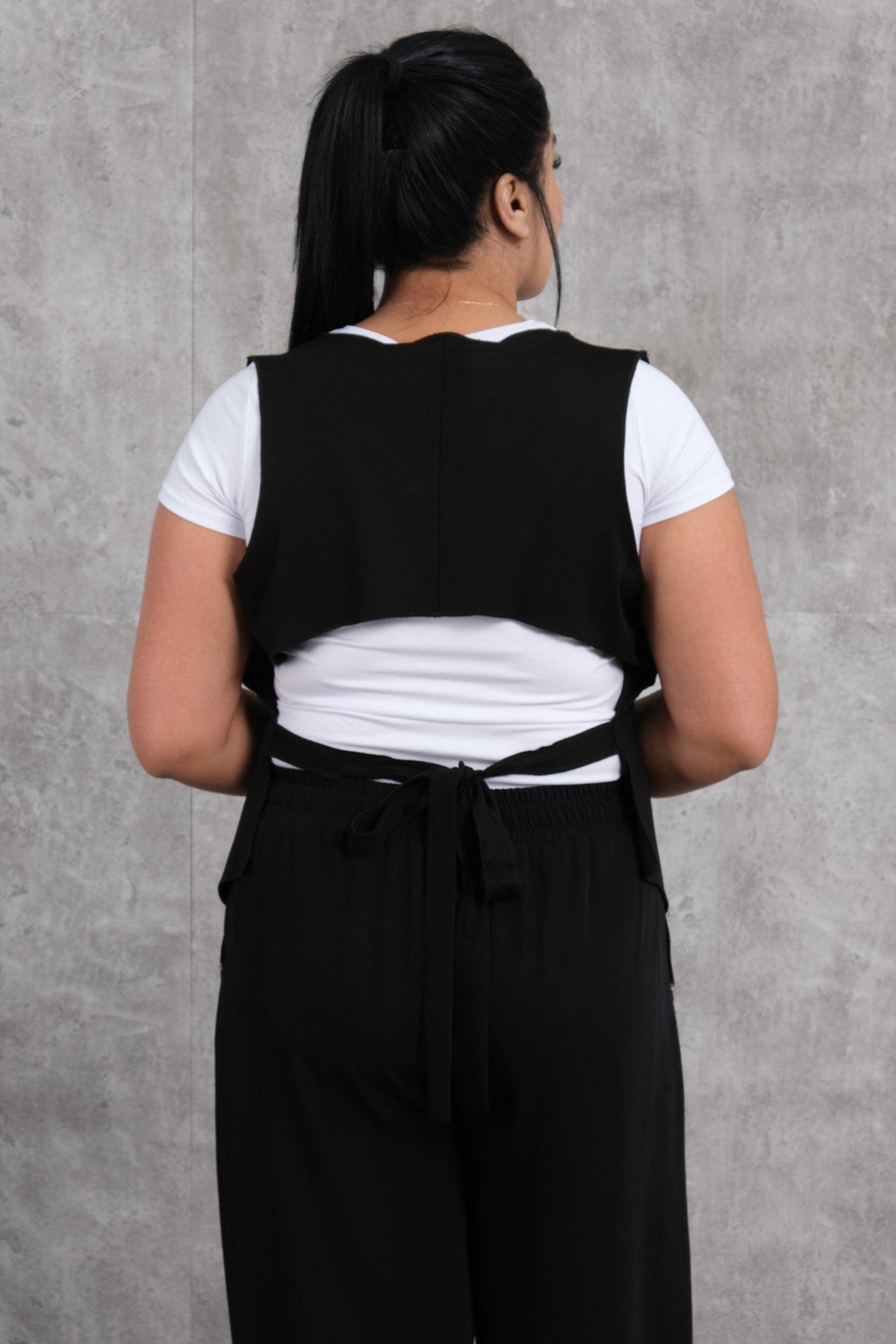 Жилет больших размеров-Черный